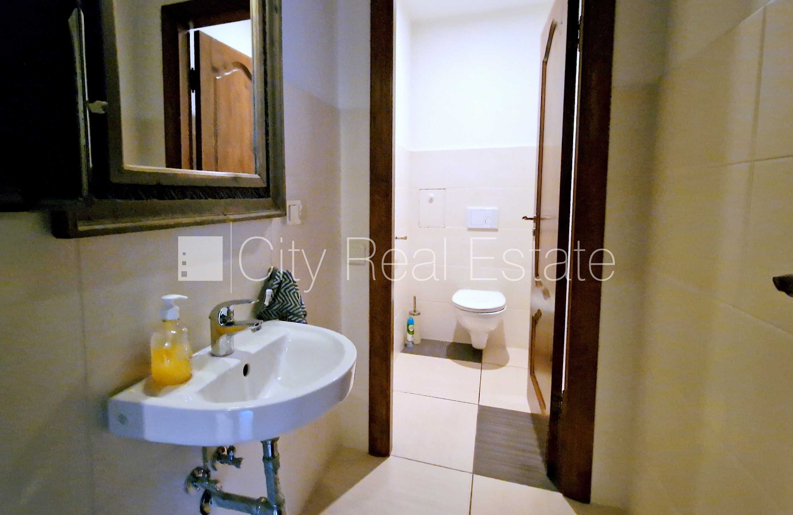 Sludinājumi. Privātmāja, labiekārtota apzaļumota teritorija 1800 m2, iežogota teritorija, teritorijas Cena: 3000 EUR/mēn Foto #25