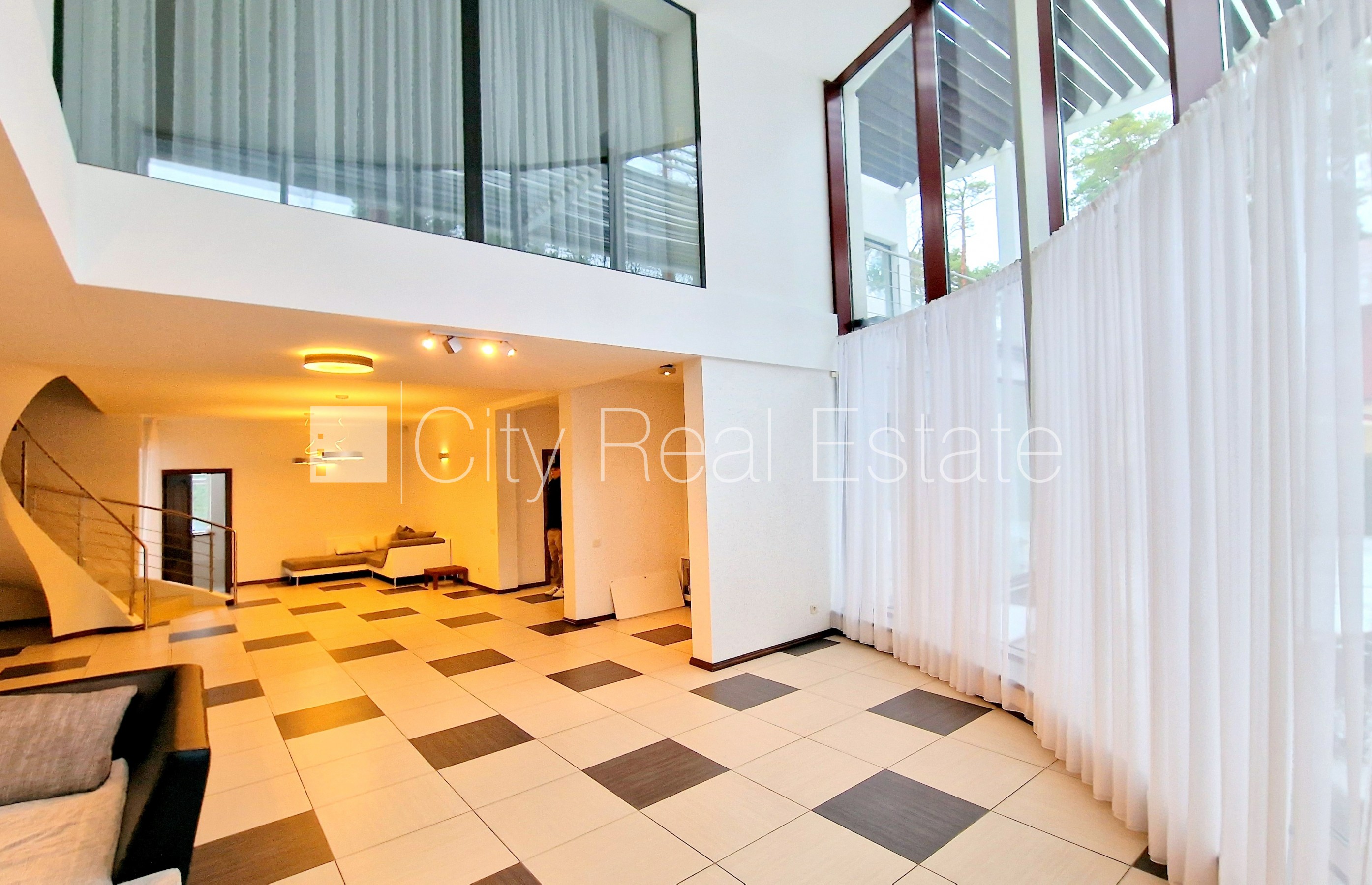 Sludinājumi. Privātmāja, labiekārtota apzaļumota teritorija 1800 m2, iežogota teritorija, teritorijas Cena: 3000 EUR/mēn Foto #18