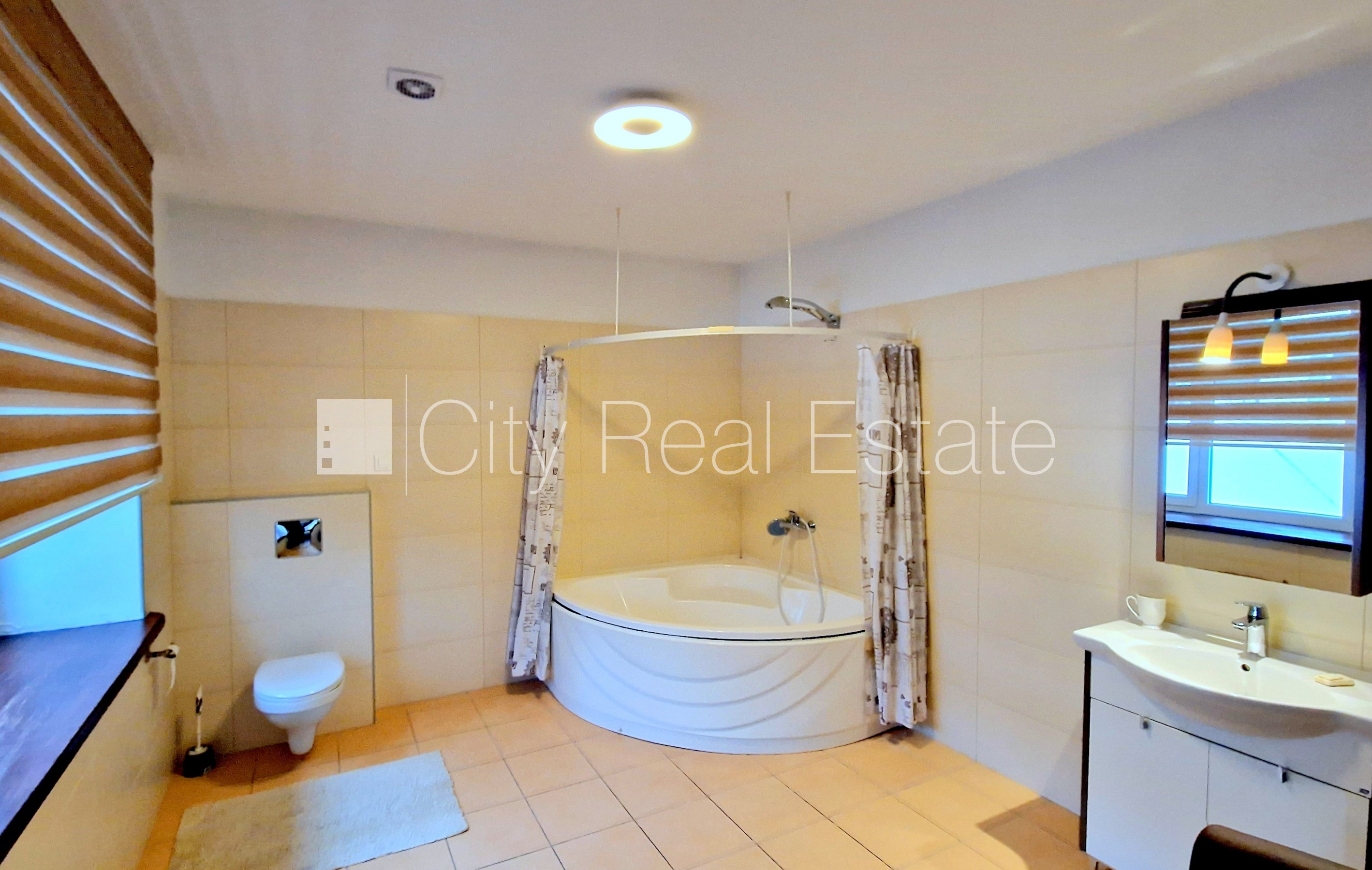 Sludinājumi. Privātmāja, labiekārtota apzaļumota teritorija 1800 m2, iežogota teritorija, teritorijas Cena: 3000 EUR/mēn Foto #20