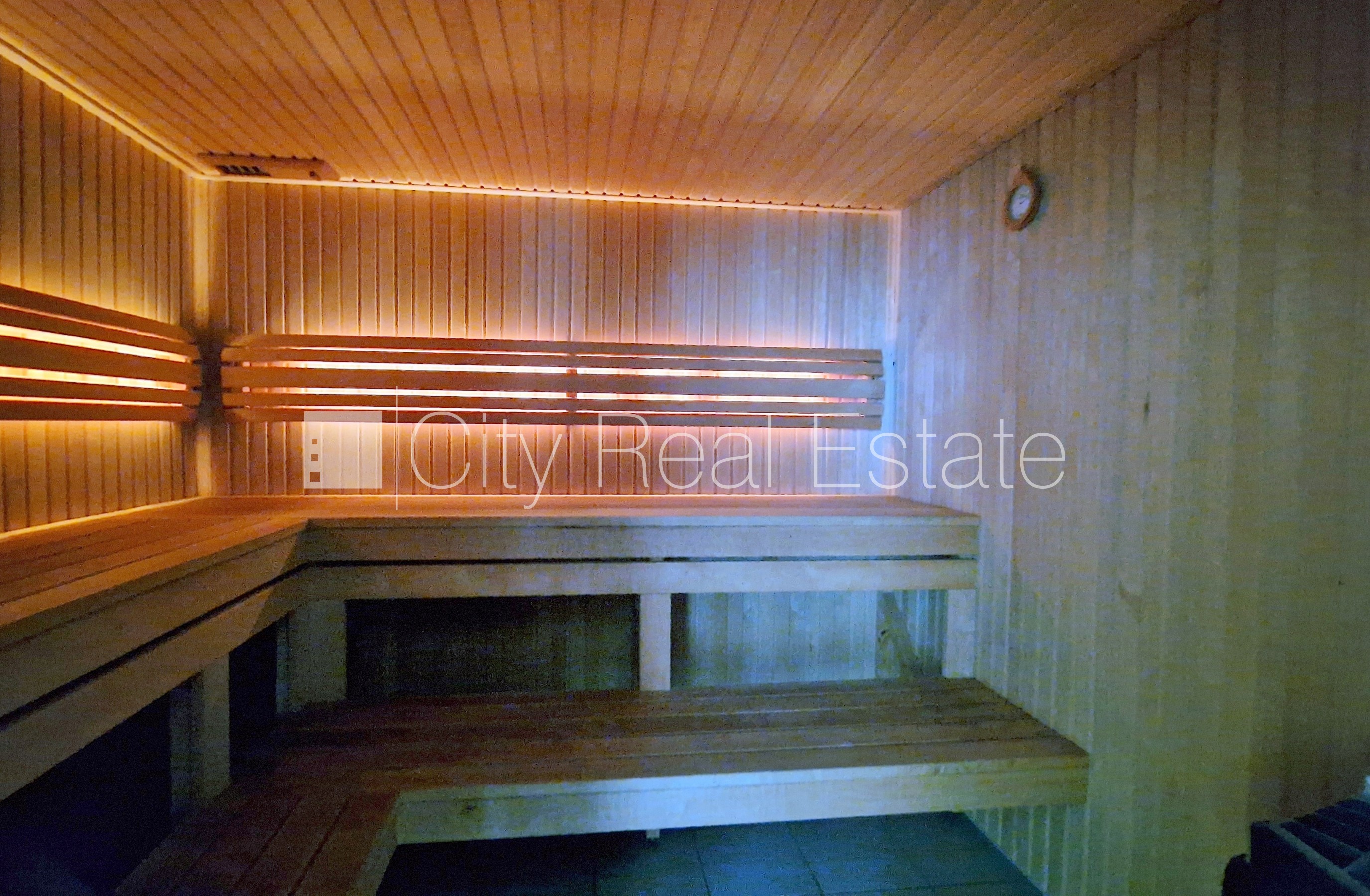 Sludinājumi. Privātmāja, labiekārtota apzaļumota teritorija 1800 m2, iežogota teritorija, teritorijas Cena: 3000 EUR/mēn Foto #24