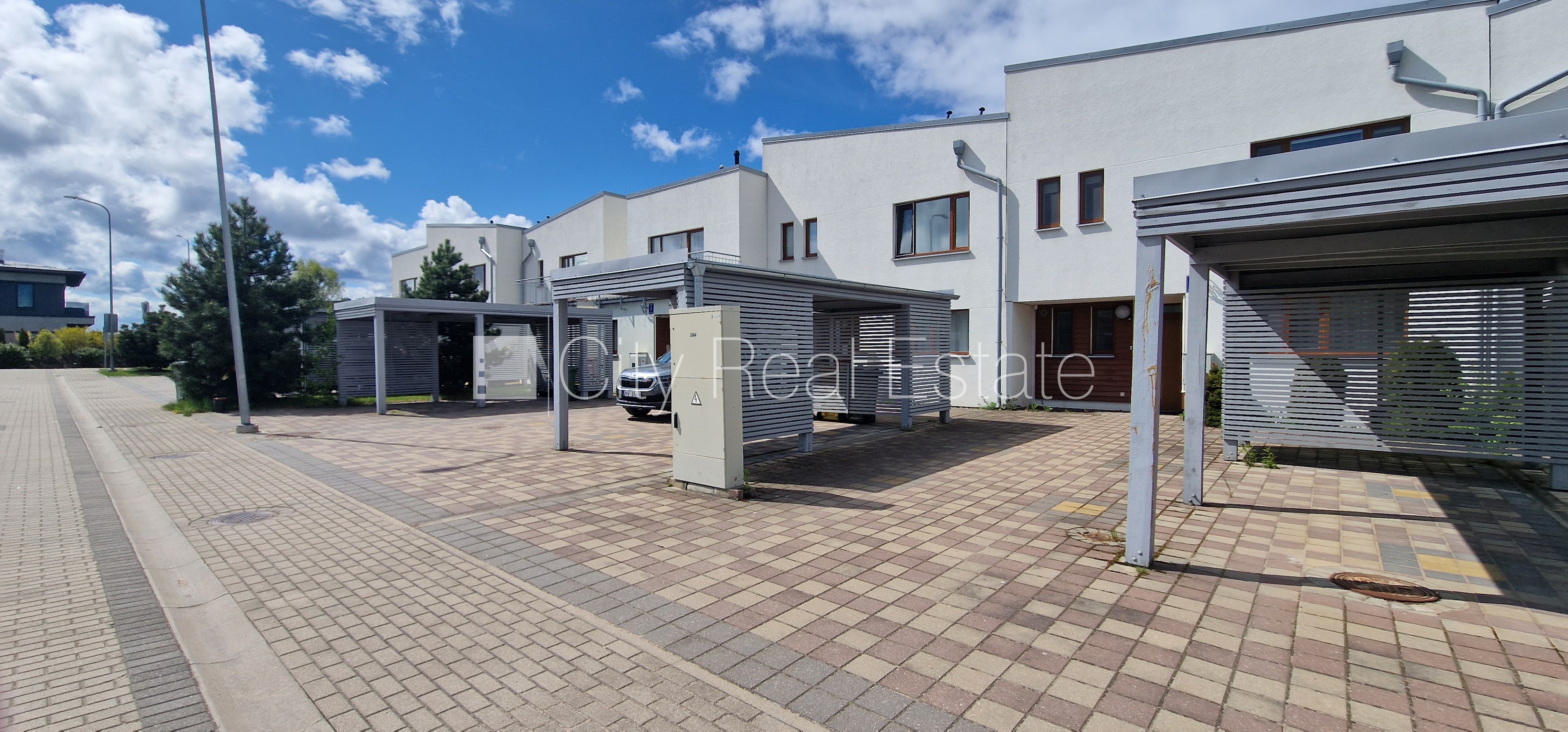 Sludinājumi. Rindu māja, jaunceltne, labiekārtota apzaļumota teritorija, slēgts pagalms, vieta vairākām Cena: 400000 EUR Foto #3