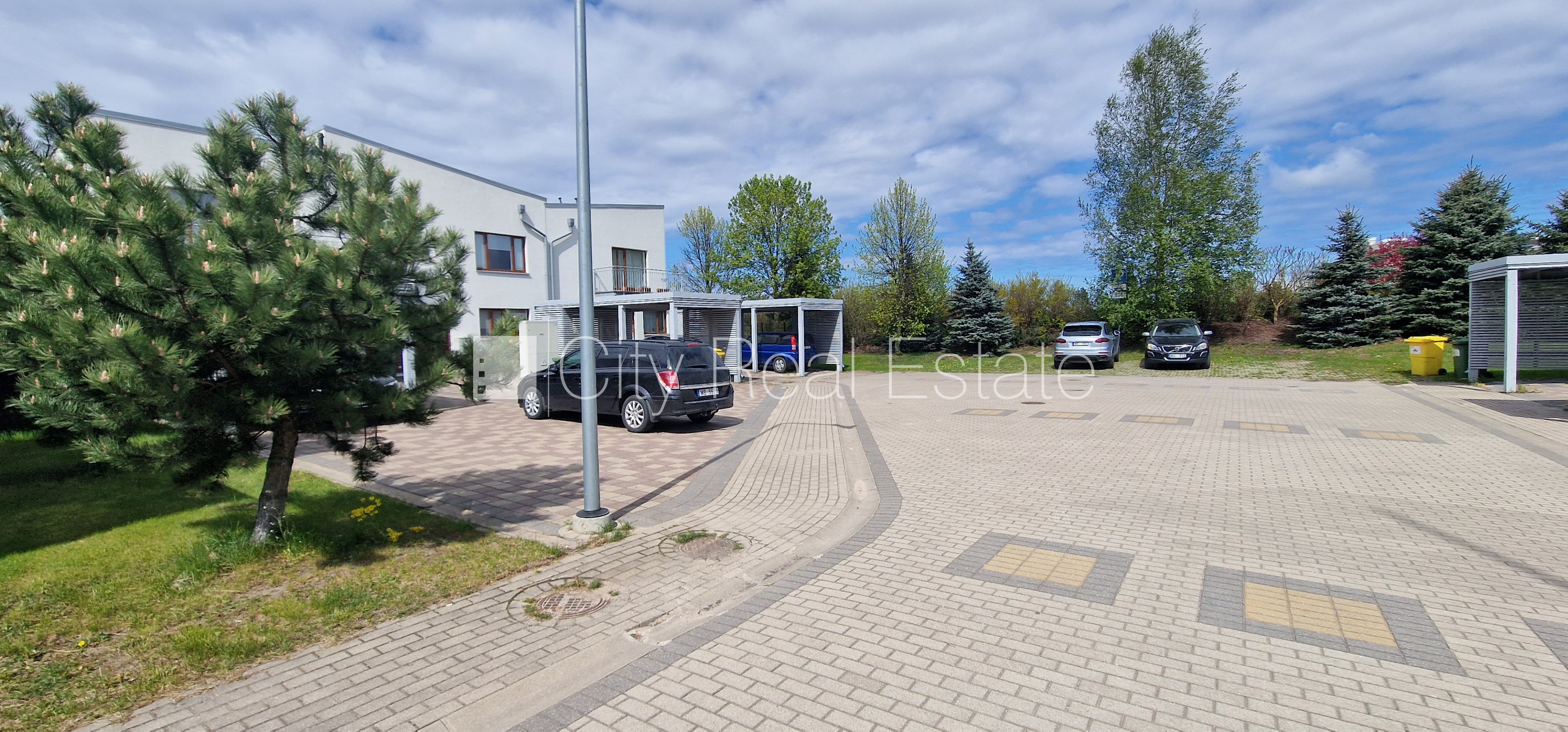 Sludinājumi. Rindu māja, jaunceltne, labiekārtota apzaļumota teritorija, slēgts pagalms, vieta vairākām Cena: 400000 EUR Foto #1