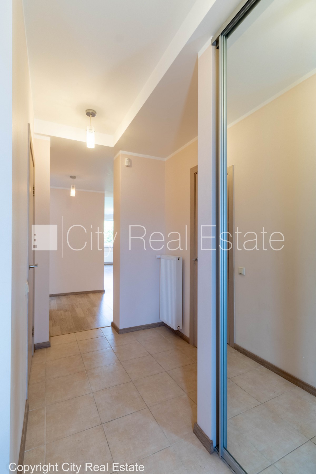 Sludinājumi. Rindu māja, jaunceltne, labiekārtota apzaļumota teritorija, slēgts pagalms, vieta vairākām Cena: 400000 EUR Foto #24