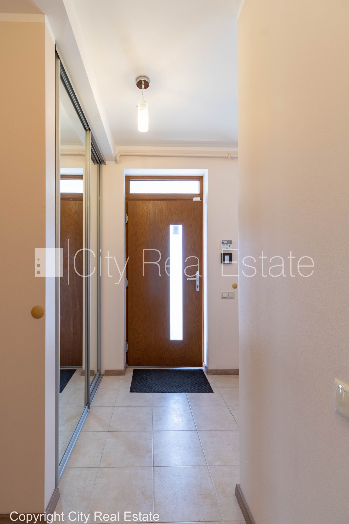 Sludinājumi. Rindu māja, jaunceltne, labiekārtota apzaļumota teritorija, slēgts pagalms, vieta vairākām Cena: 400000 EUR Foto #25