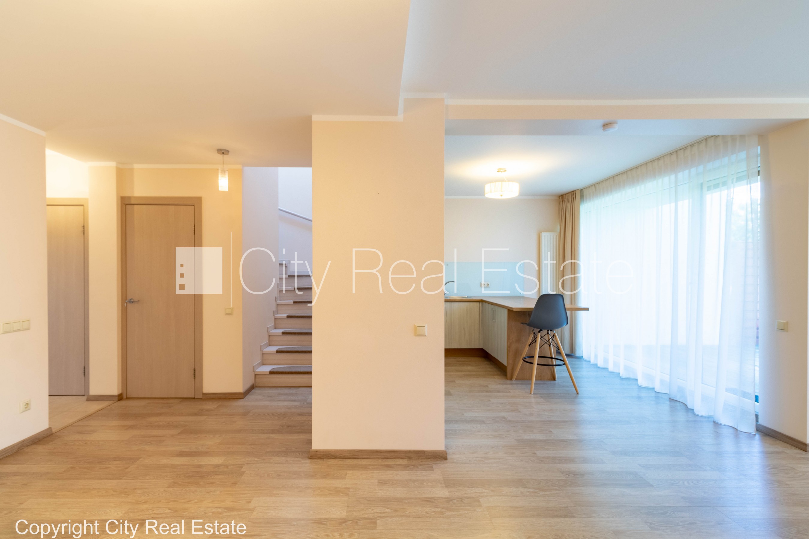 Sludinājumi. Rindu māja, jaunceltne, labiekārtota apzaļumota teritorija, slēgts pagalms, vieta vairākām Cena: 400000 EUR Foto #11