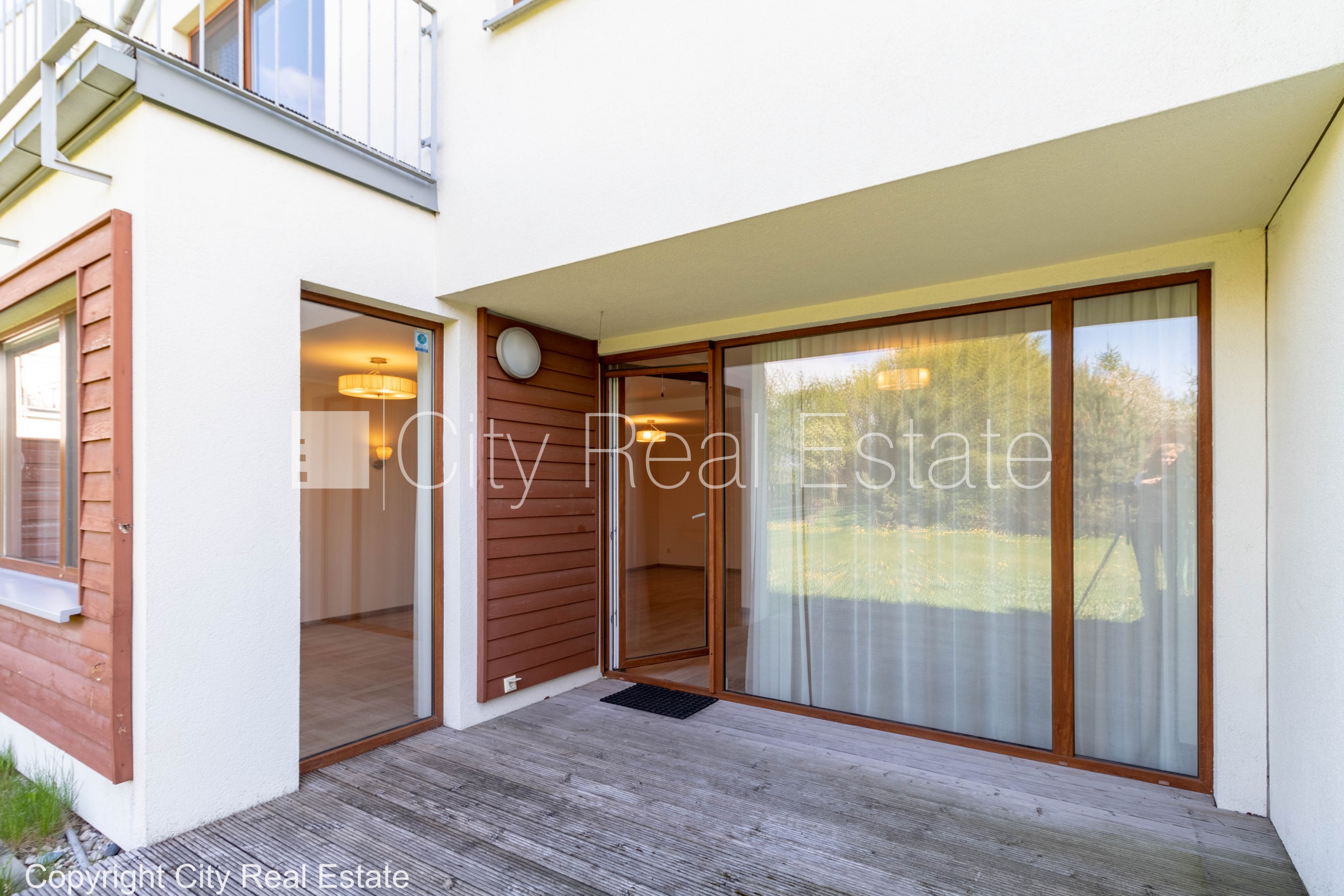 Sludinājumi. Rindu māja, jaunceltne, labiekārtota apzaļumota teritorija, slēgts pagalms, vieta vairākām Cena: 400000 EUR Foto #2