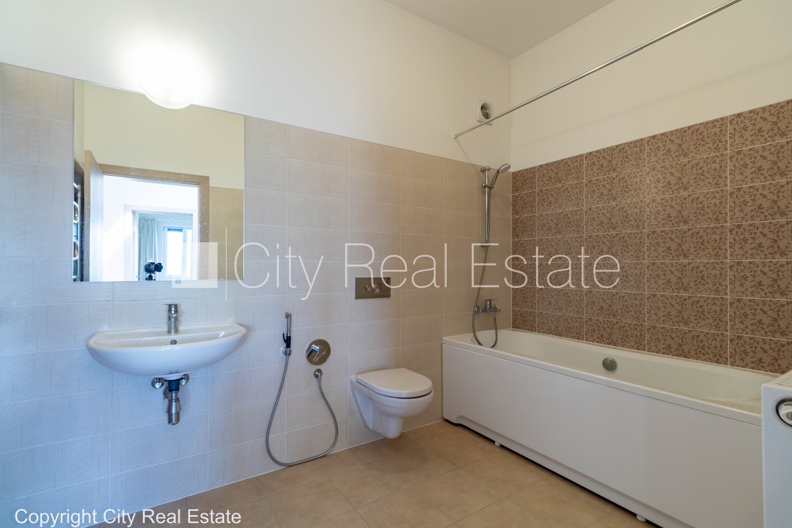 Sludinājumi. Rindu māja, jaunceltne, labiekārtota apzaļumota teritorija, slēgts pagalms, vieta vairākām Cena: 400000 EUR Foto #20