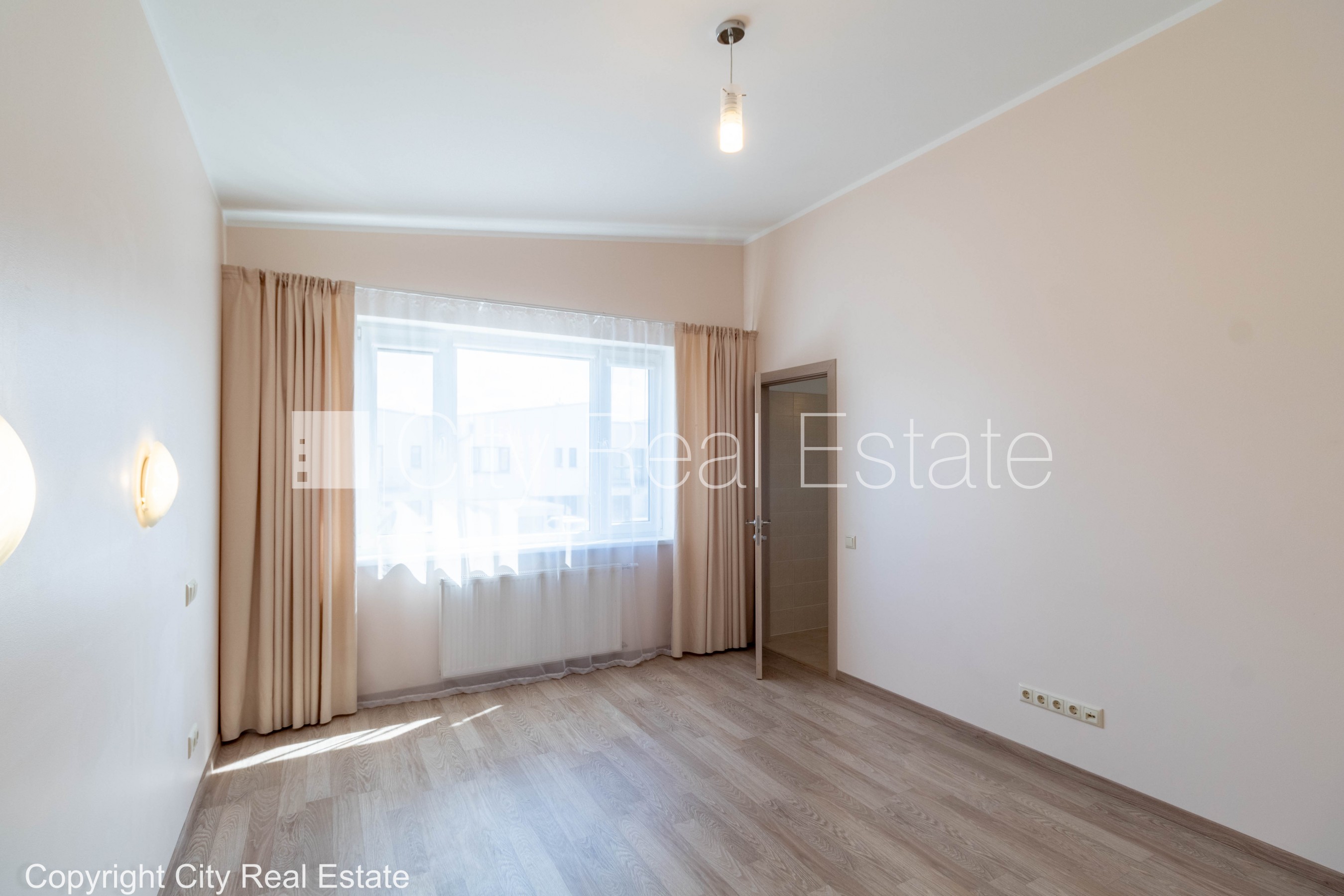 Sludinājumi. Rindu māja, jaunceltne, labiekārtota apzaļumota teritorija, slēgts pagalms, vieta vairākām Cena: 400000 EUR Foto #14