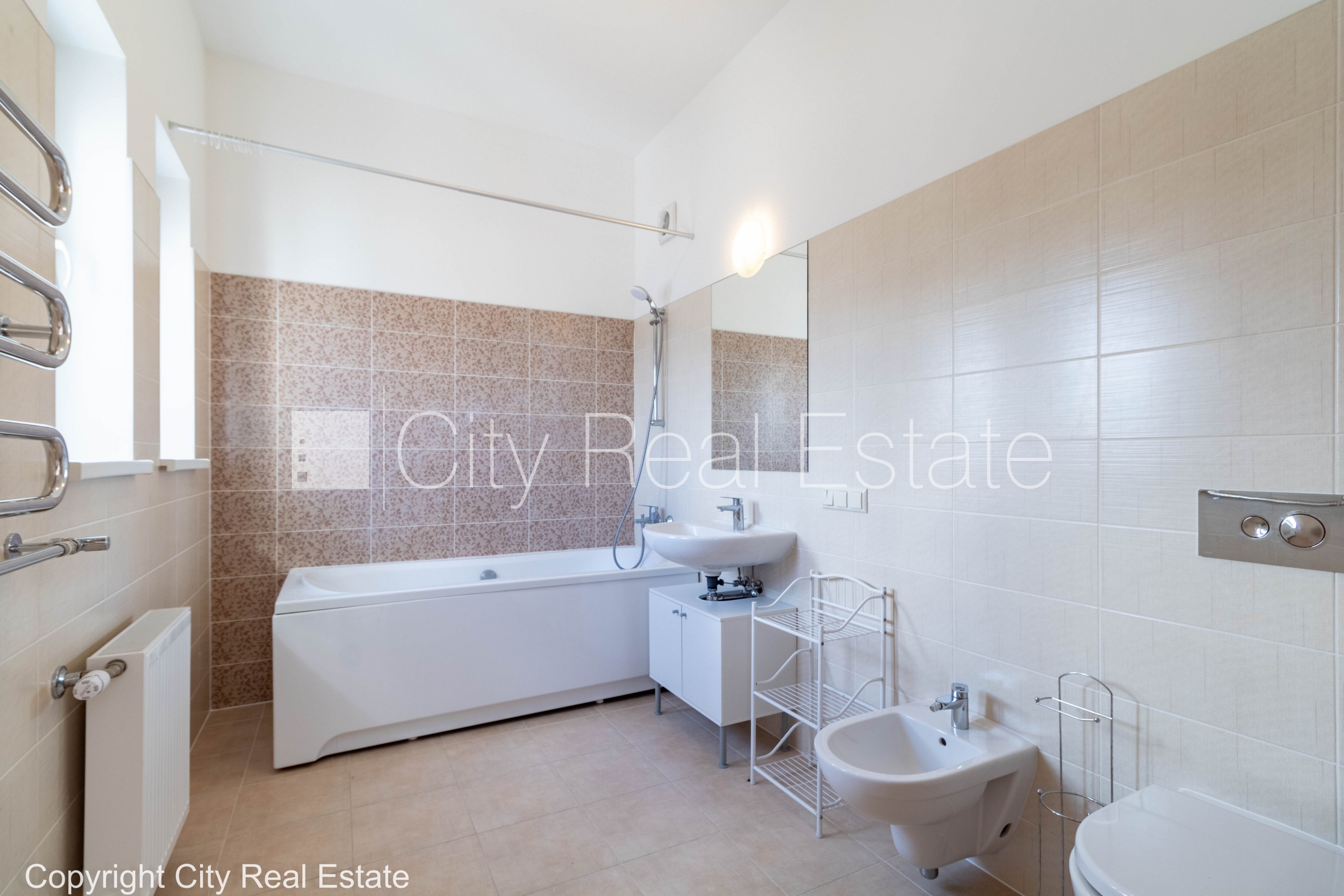 Sludinājumi. Rindu māja, jaunceltne, labiekārtota apzaļumota teritorija, slēgts pagalms, vieta vairākām Cena: 400000 EUR Foto #15