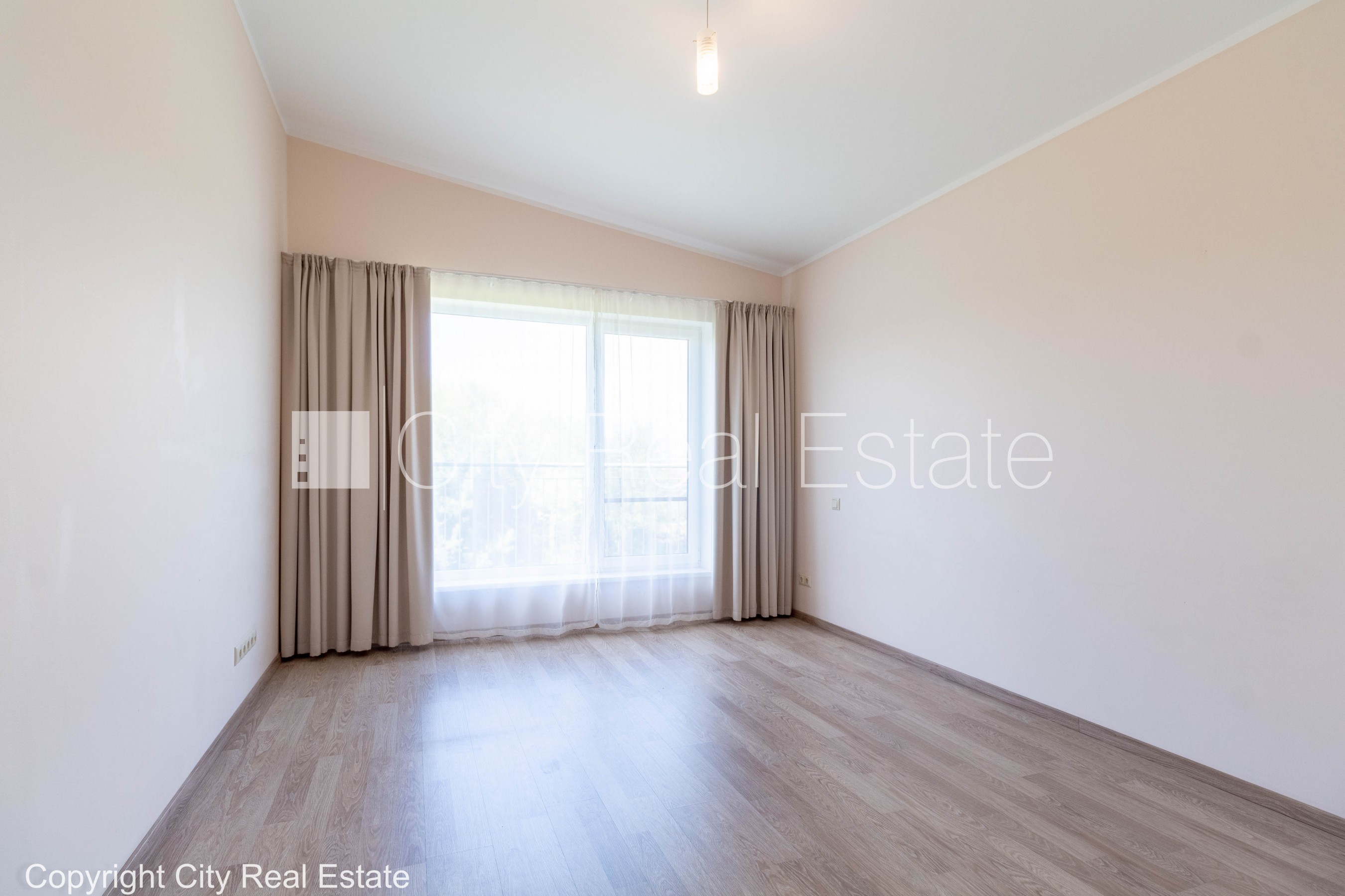 Sludinājumi. Rindu māja, jaunceltne, labiekārtota apzaļumota teritorija, slēgts pagalms, vieta vairākām Cena: 400000 EUR Foto #16