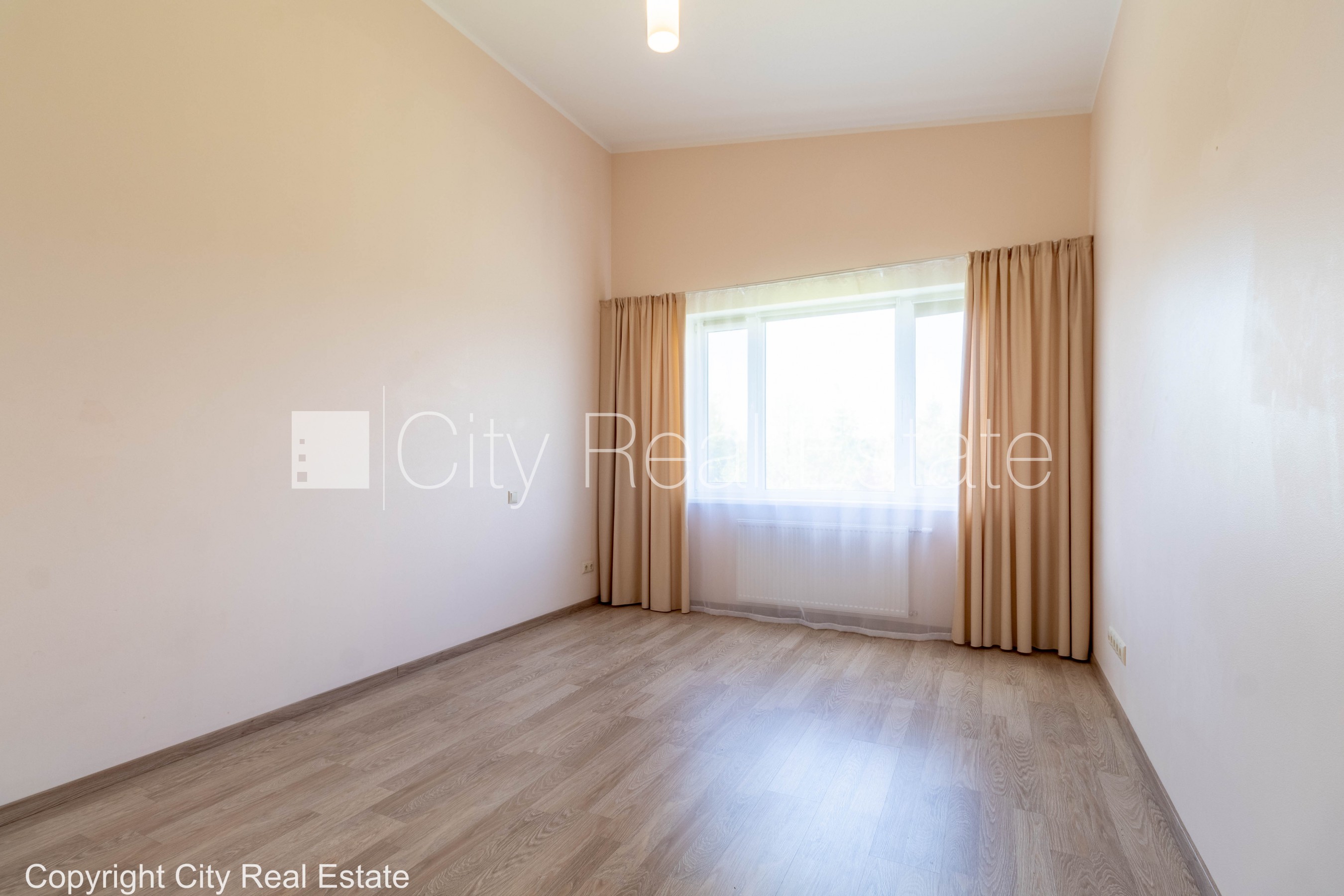 Sludinājumi. Rindu māja, jaunceltne, labiekārtota apzaļumota teritorija, slēgts pagalms, vieta vairākām Cena: 400000 EUR Foto #18