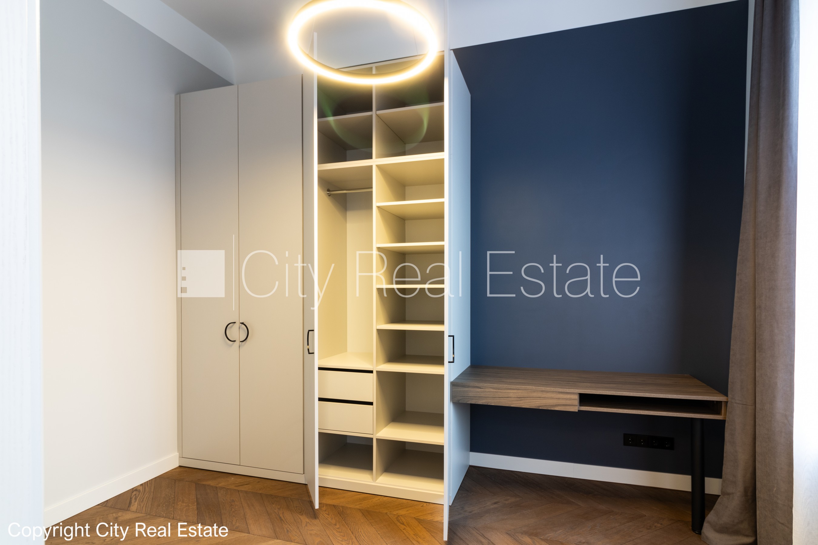 Sludinājumi. Slēgts pagalms, ieeja no ielas un pagalma, kāpņu telpa pēc kosmētiskā remonta, logi vērsti uz ielas Cena: 2000 EUR/mēn Foto #10