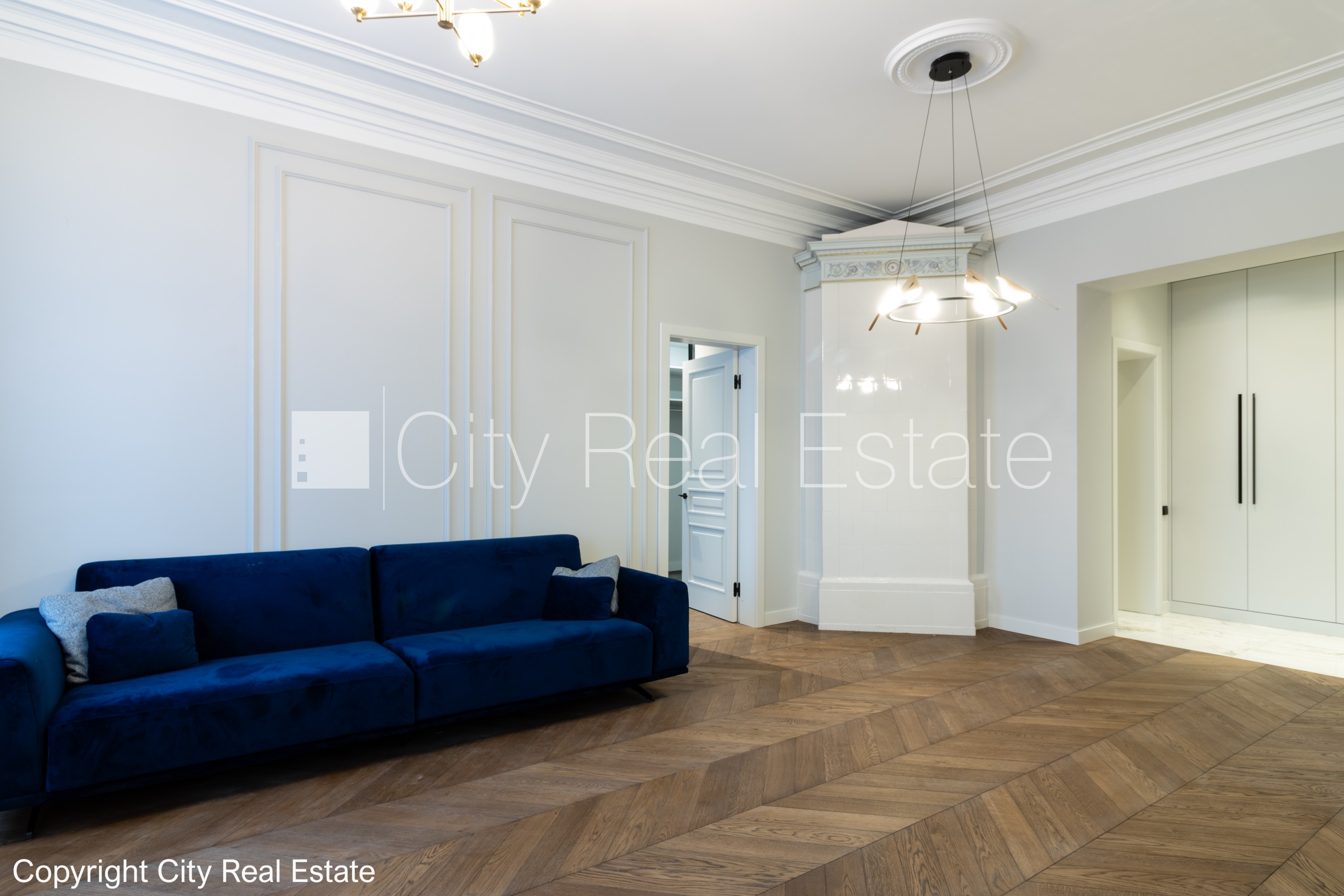 Sludinājumi. Slēgts pagalms, ieeja no ielas un pagalma, kāpņu telpa pēc kosmētiskā remonta, logi vērsti uz ielas Cena: 2000 EUR/mēn Foto #5