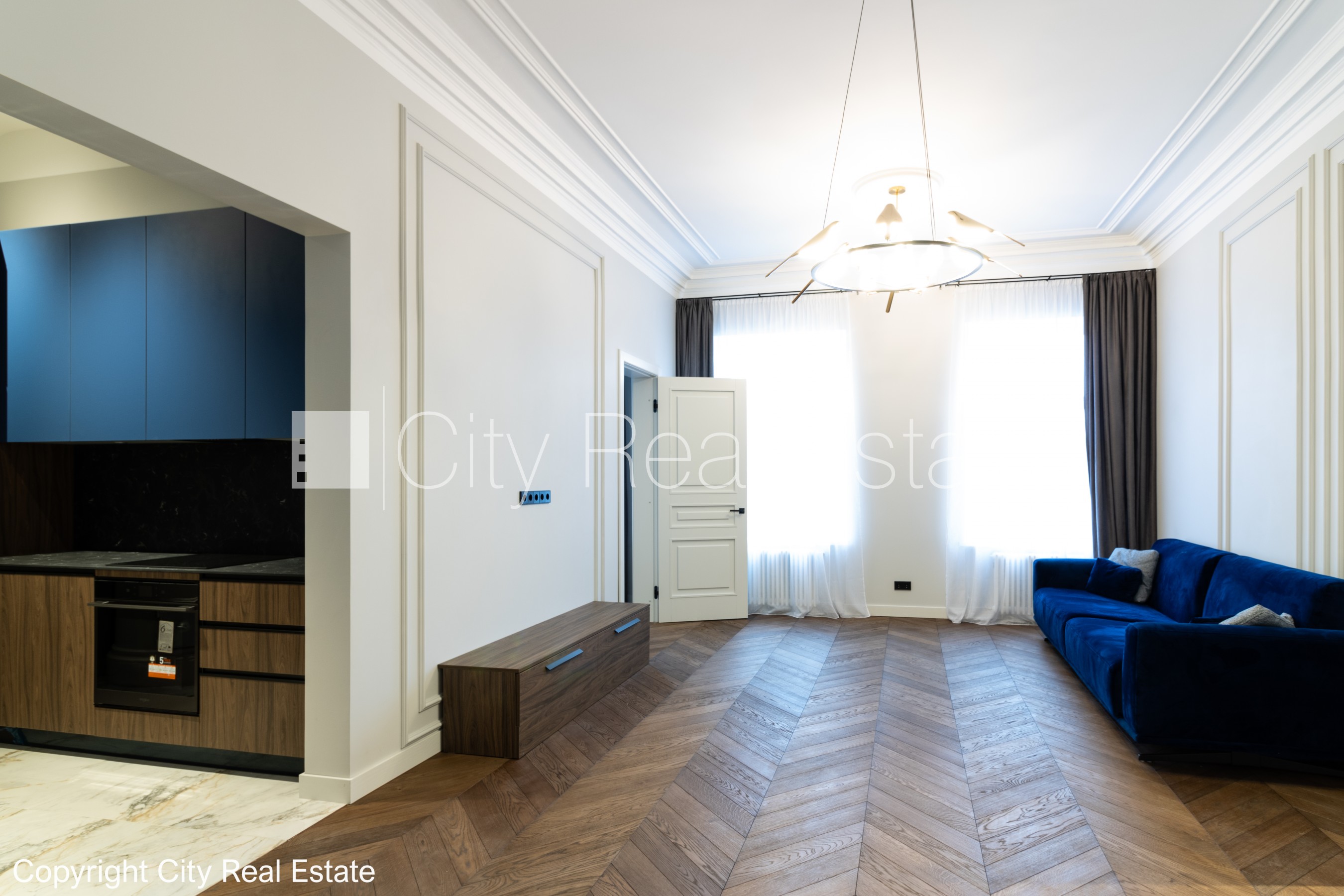 Sludinājumi. Slēgts pagalms, ieeja no ielas un pagalma, kāpņu telpa pēc kosmētiskā remonta, logi vērsti uz ielas Cena: 2000 EUR/mēn Foto #1