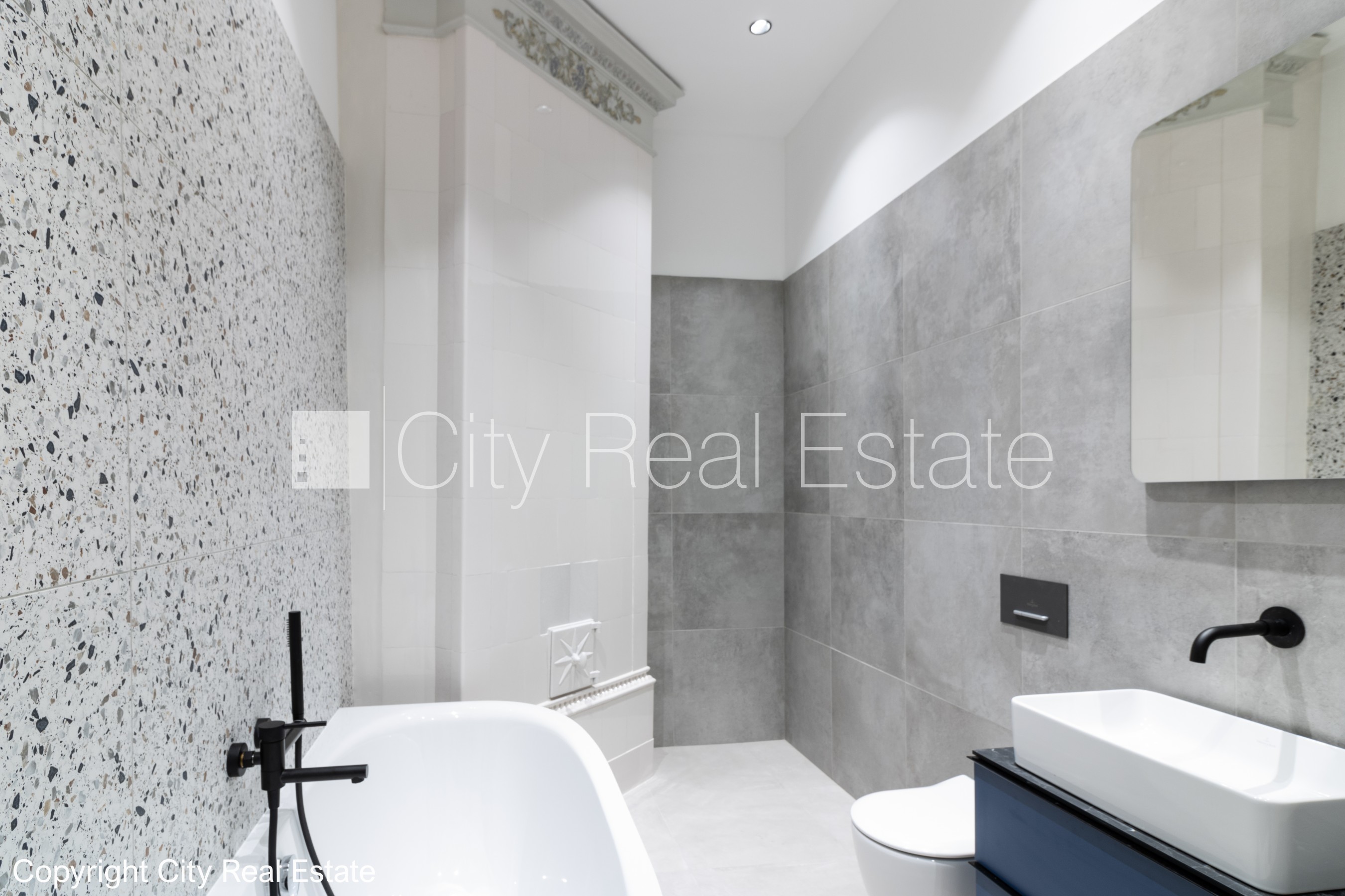 Sludinājumi. Slēgts pagalms, ieeja no ielas un pagalma, kāpņu telpa pēc kosmētiskā remonta, logi vērsti uz ielas Cena: 2000 EUR/mēn Foto #20