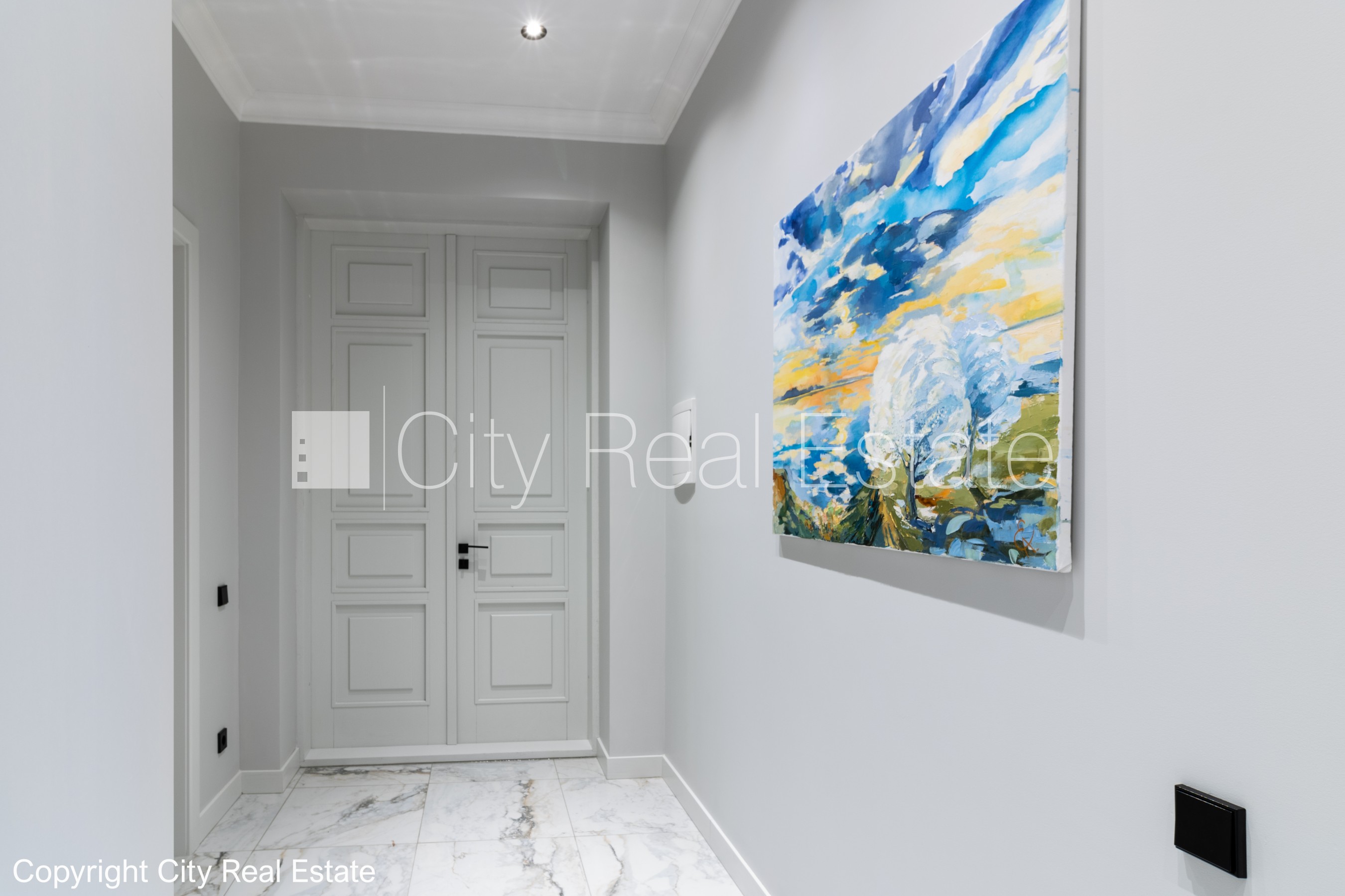 Sludinājumi. Slēgts pagalms, ieeja no ielas un pagalma, kāpņu telpa pēc kosmētiskā remonta, logi vērsti uz ielas Cena: 2000 EUR/mēn Foto #21