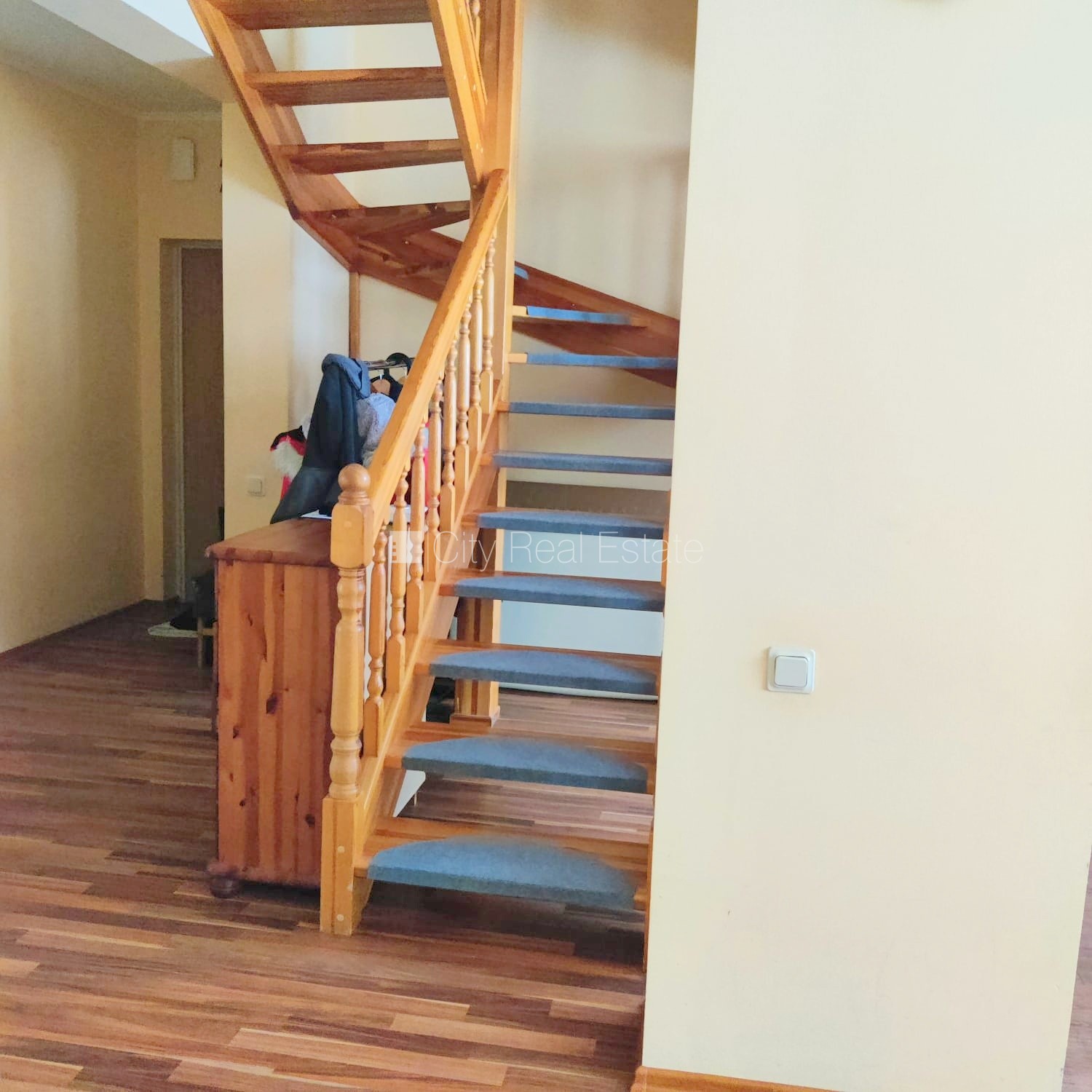 Sludinājumi. Jaunceltne, labiekārtota apzaļumota teritorija, vieta automašīnai, ieeja no ielas, kāpņu telpa pēc Cena: 125000 EUR Foto #10