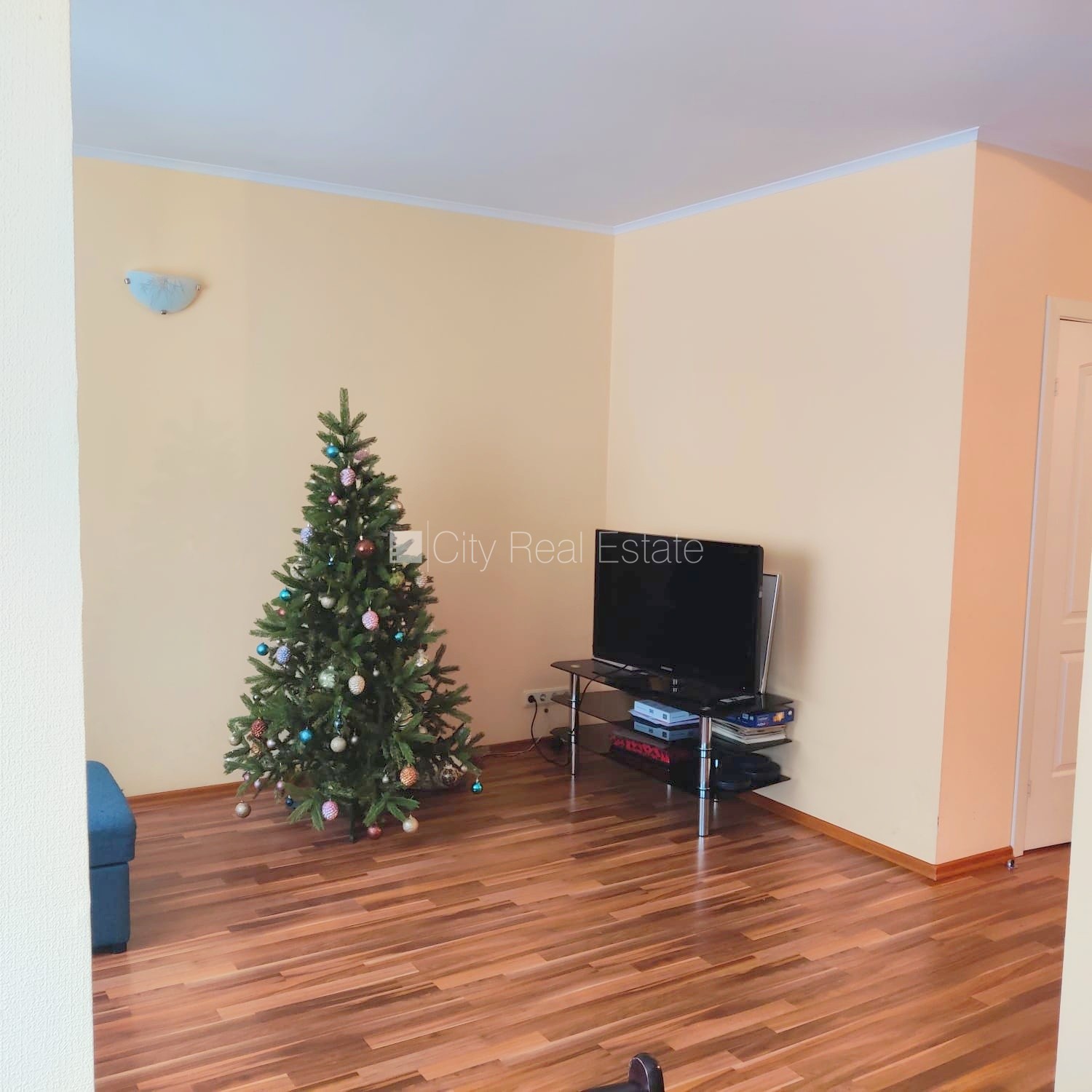 Sludinājumi. Jaunceltne, labiekārtota apzaļumota teritorija, vieta automašīnai, ieeja no ielas, kāpņu telpa pēc Cena: 125000 EUR Foto #5