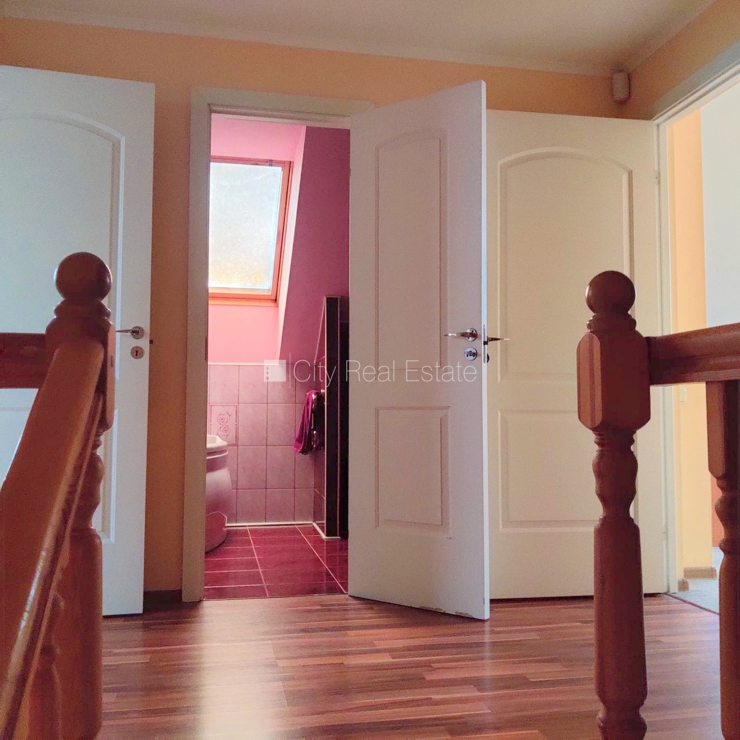 Sludinājumi. Jaunceltne, labiekārtota apzaļumota teritorija, vieta automašīnai, ieeja no ielas, kāpņu telpa pēc Cena: 125000 EUR Foto #12