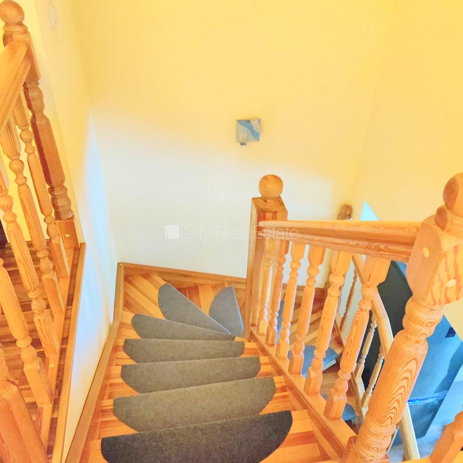 Sludinājumi. Jaunceltne, labiekārtota apzaļumota teritorija, vieta automašīnai, ieeja no ielas, kāpņu telpa pēc Cena: 125000 EUR Foto #22