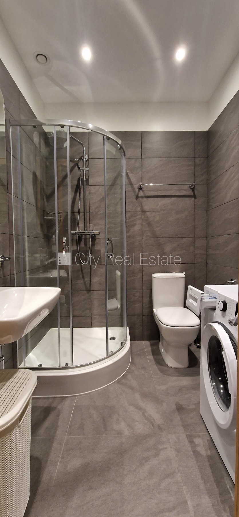 Sludinājumi. Jaunceltne, viena kvadrātmetra apsaimniekošanas maksa mēnesī  1,36 EUR, zaļā teritorija, slēgts Cena: 1600 EUR/mēn Foto #9