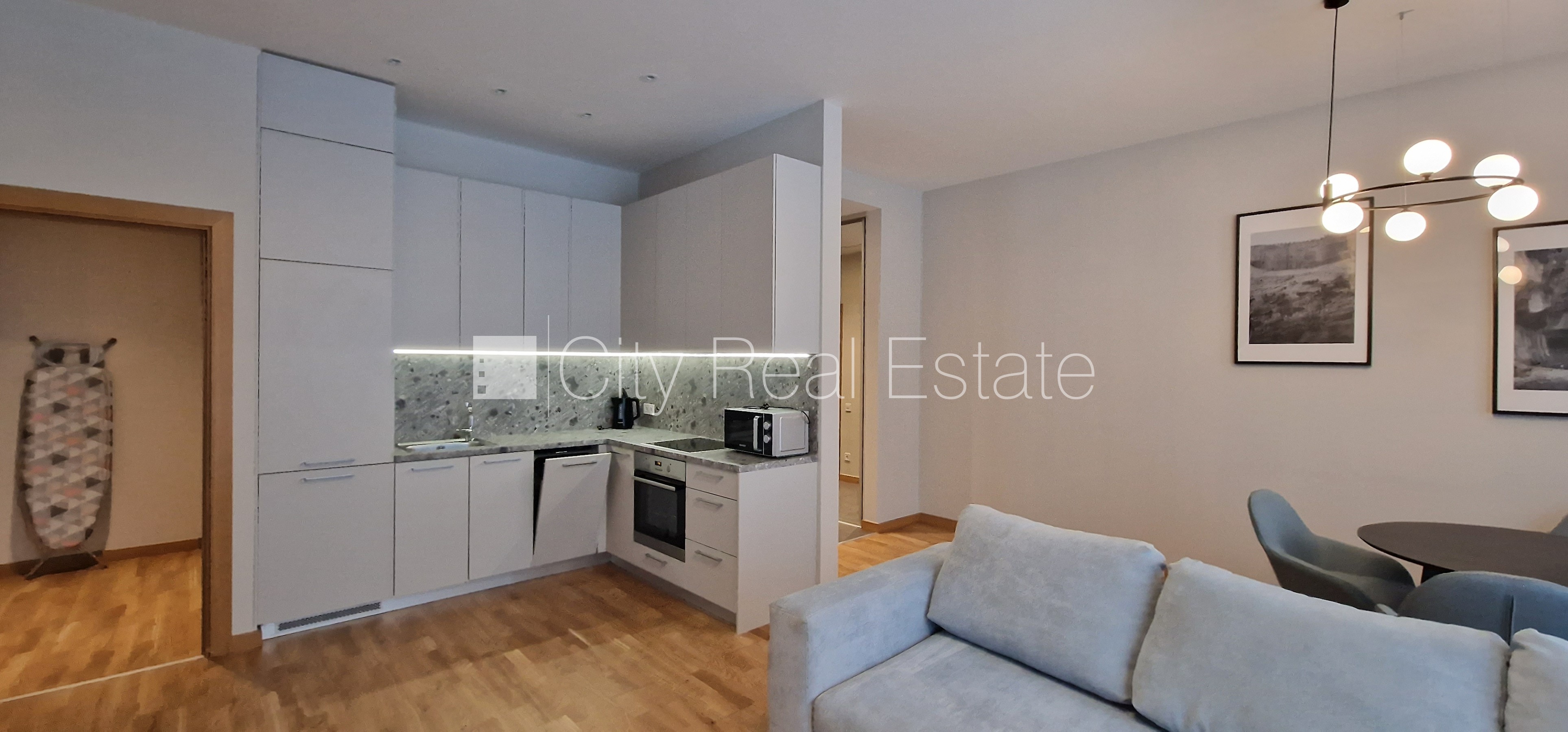 Sludinājumi. Jaunceltne, viena kvadrātmetra apsaimniekošanas maksa mēnesī  1,36 EUR, zaļā teritorija, slēgts Cena: 1600 EUR/mēn Foto #2