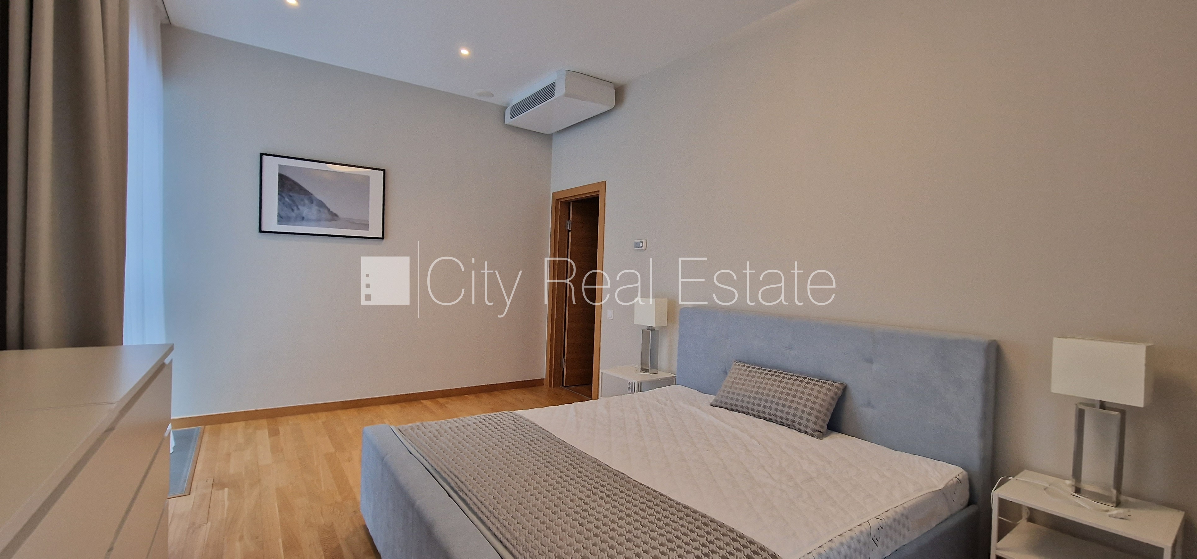 Sludinājumi. Jaunceltne, viena kvadrātmetra apsaimniekošanas maksa mēnesī  1,36 EUR, zaļā teritorija, slēgts Cena: 1600 EUR/mēn Foto #11