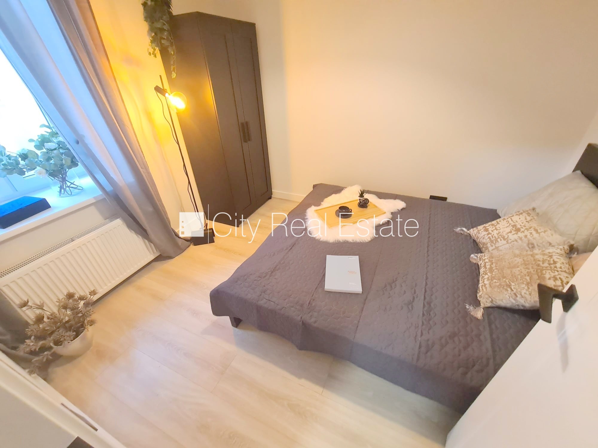 Sludinājumi. Pagalma ēka, renovēta māja, slēgts pagalms, ieeja no ielas un pagalma, kāpņu telpa pēc kapitālā Cena: 430 EUR/mēn Foto #6