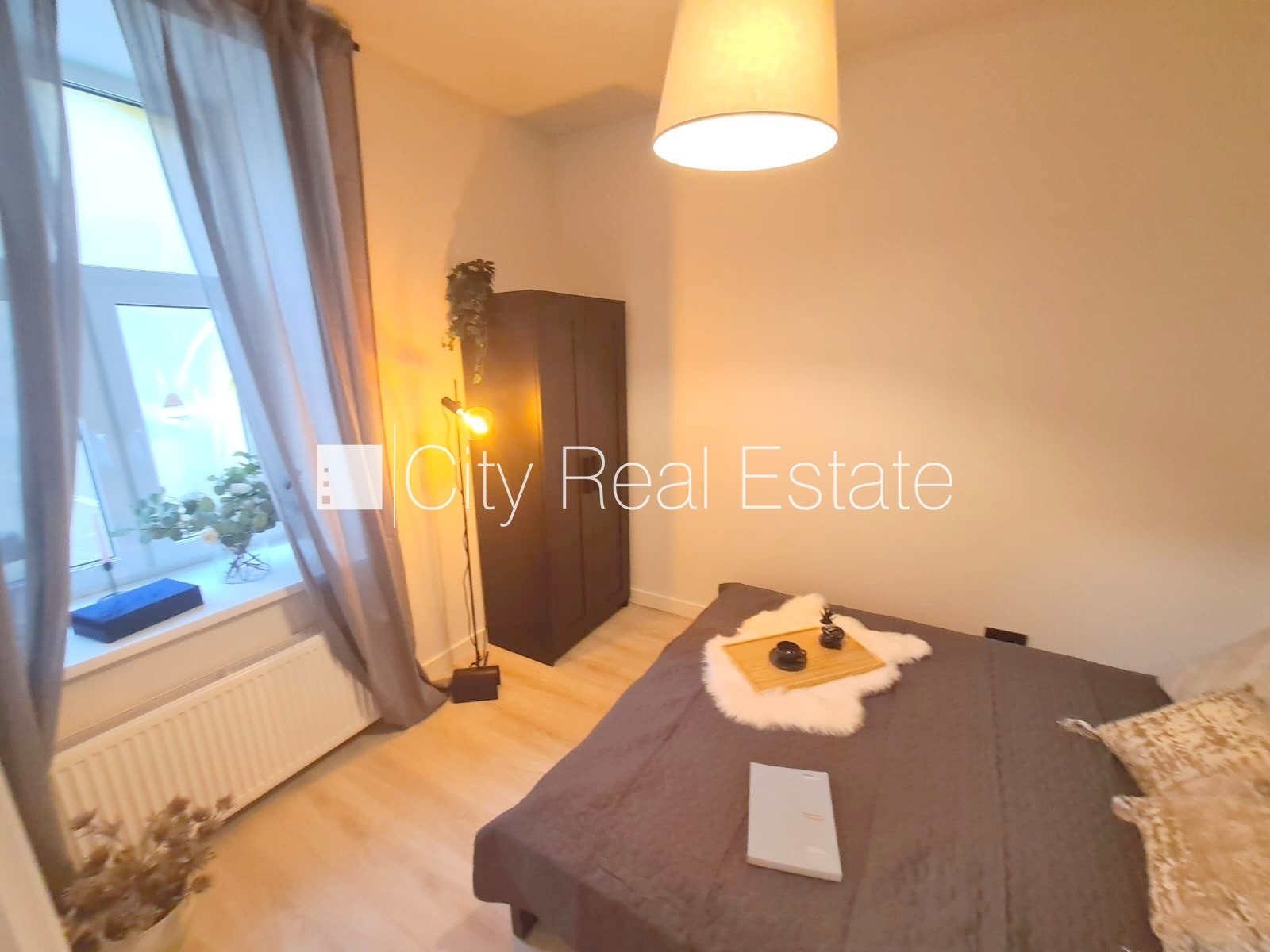 Sludinājumi. Pagalma ēka, renovēta māja, slēgts pagalms, ieeja no ielas un pagalma, kāpņu telpa pēc kapitālā Cena: 430 EUR/mēn Foto #7