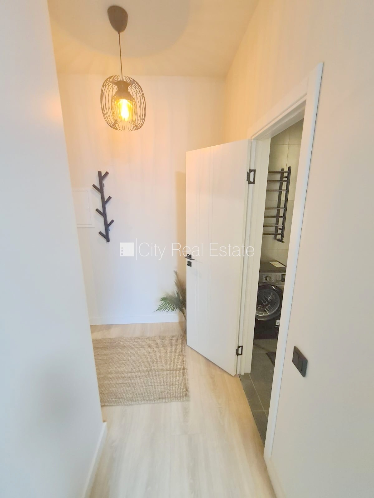 Sludinājumi. Pagalma ēka, renovēta māja, slēgts pagalms, ieeja no ielas un pagalma, kāpņu telpa pēc kapitālā Cena: 430 EUR/mēn Foto #12