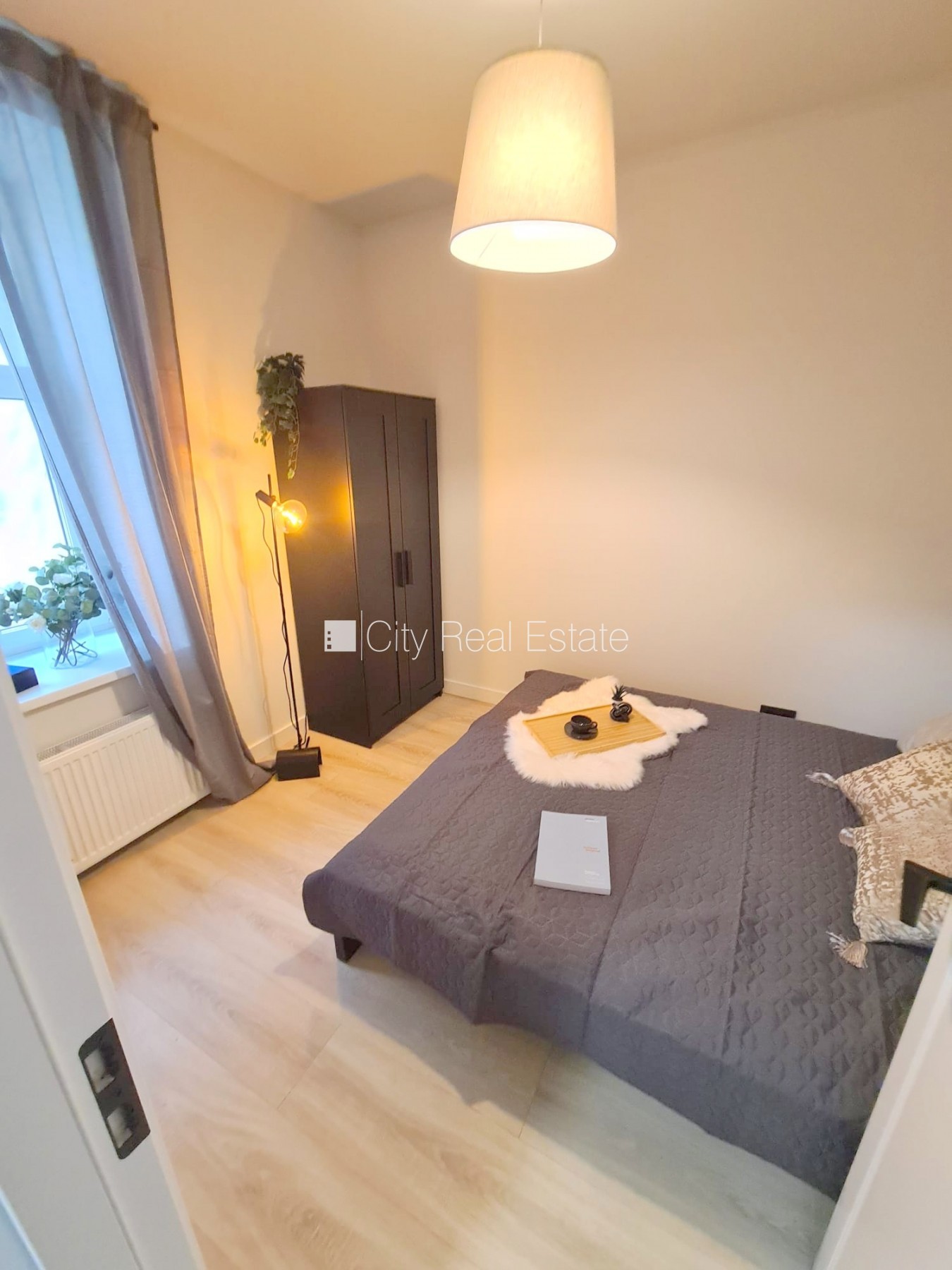 Sludinājumi. Pagalma ēka, renovēta māja, slēgts pagalms, ieeja no ielas un pagalma, kāpņu telpa pēc kapitālā Cena: 430 EUR/mēn Foto #8