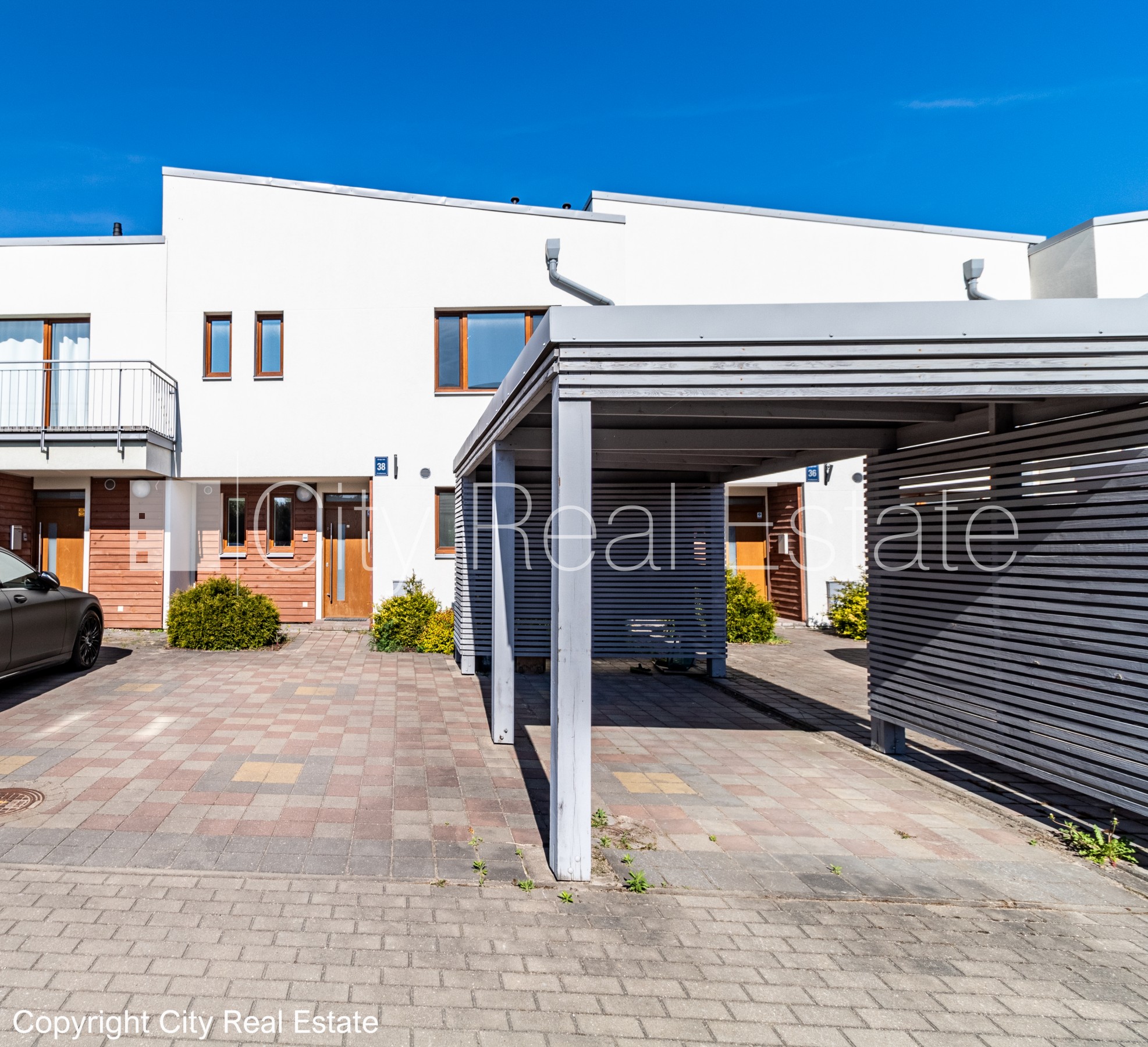 Sludinājumi. Rindu māja, apsaimniekošanas maksa mēnesī 100 EUR, labiekārtota apzaļumota teritorija, vieta Cena: 1800 EUR/mēn Foto #2