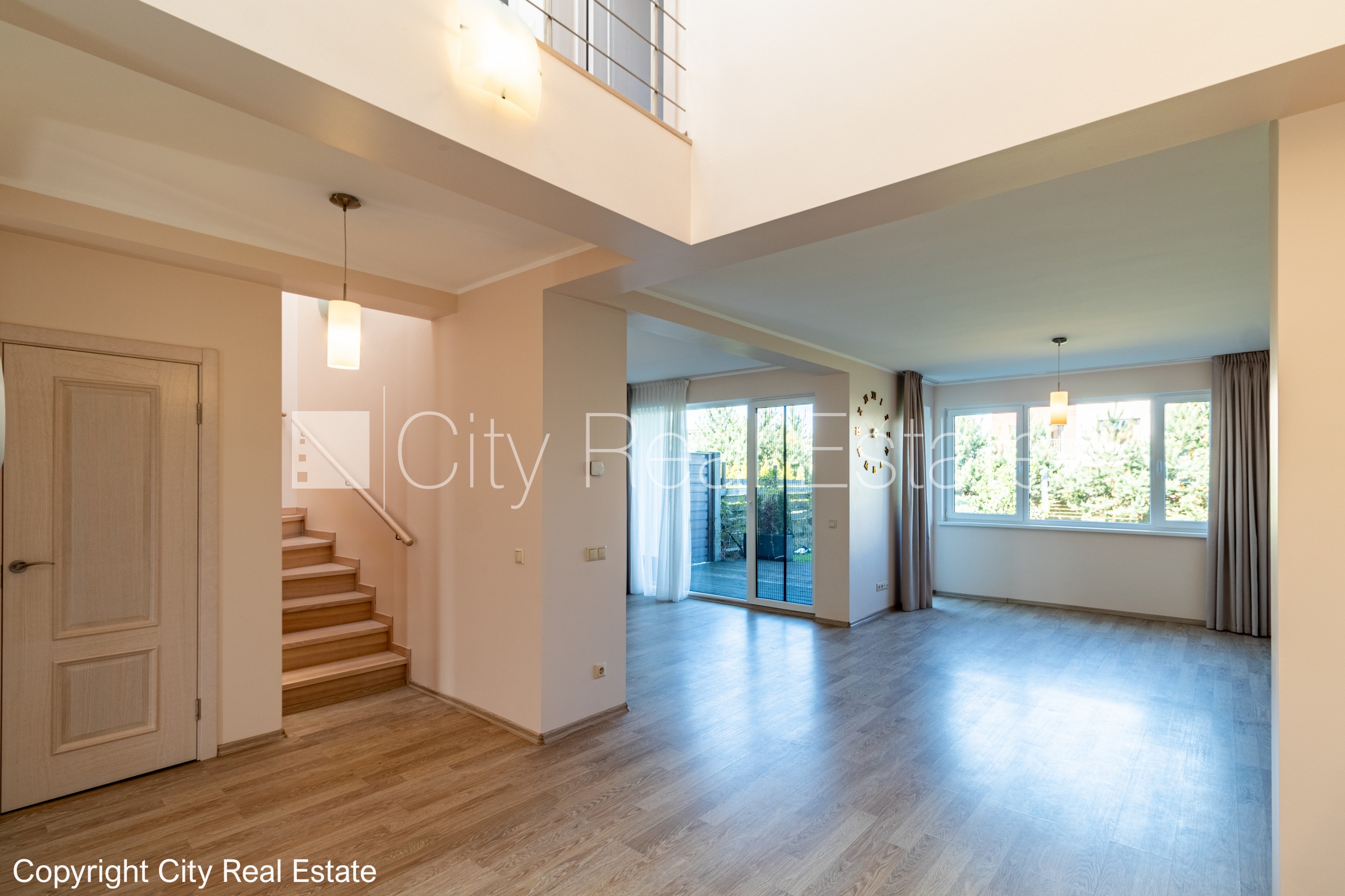 Sludinājumi. Rindu māja, apsaimniekošanas maksa mēnesī 100 EUR, labiekārtota apzaļumota teritorija, vieta Cena: 1800 EUR/mēn Foto #11