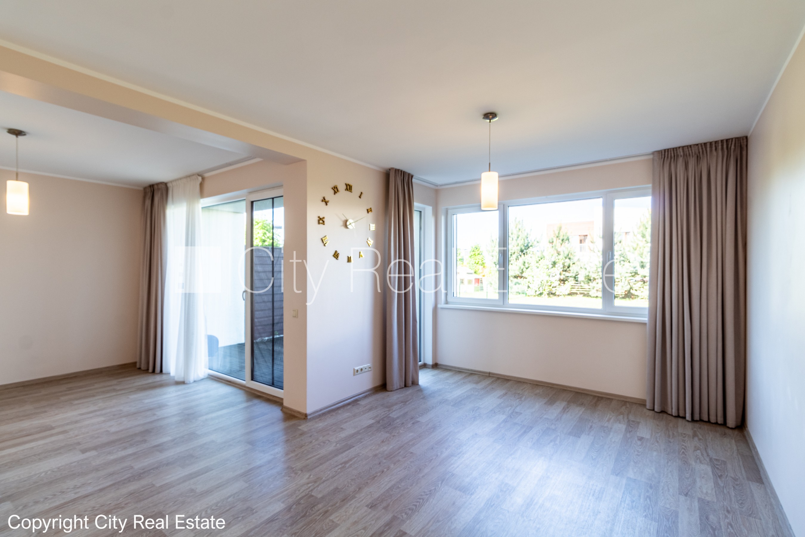 Sludinājumi. Rindu māja, apsaimniekošanas maksa mēnesī 100 EUR, labiekārtota apzaļumota teritorija, vieta Cena: 1800 EUR/mēn Foto #12