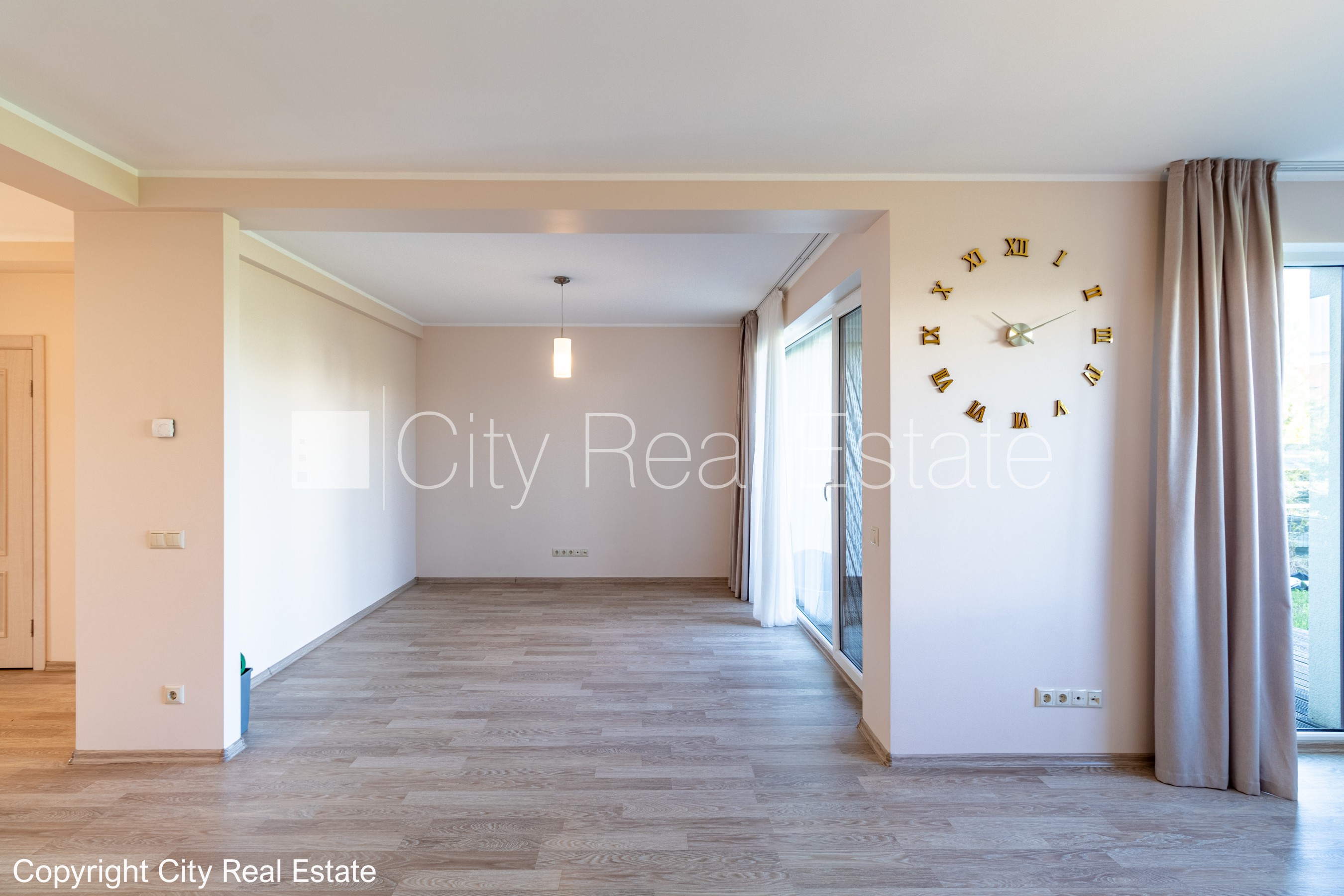 Sludinājumi. Rindu māja, apsaimniekošanas maksa mēnesī 100 EUR, labiekārtota apzaļumota teritorija, vieta Cena: 1800 EUR/mēn Foto #13