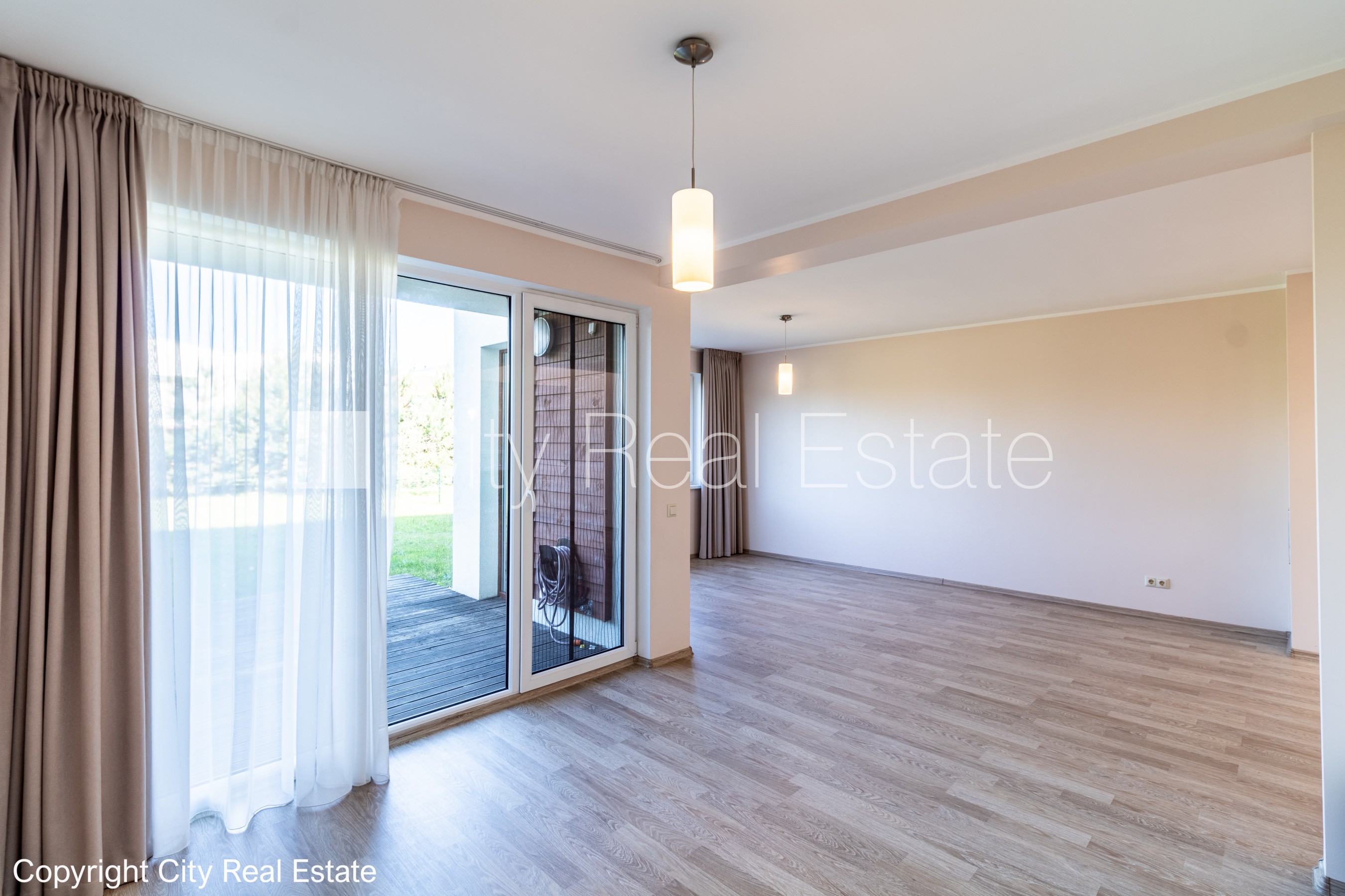 Sludinājumi. Rindu māja, apsaimniekošanas maksa mēnesī 100 EUR, labiekārtota apzaļumota teritorija, vieta Cena: 1800 EUR/mēn Foto #14