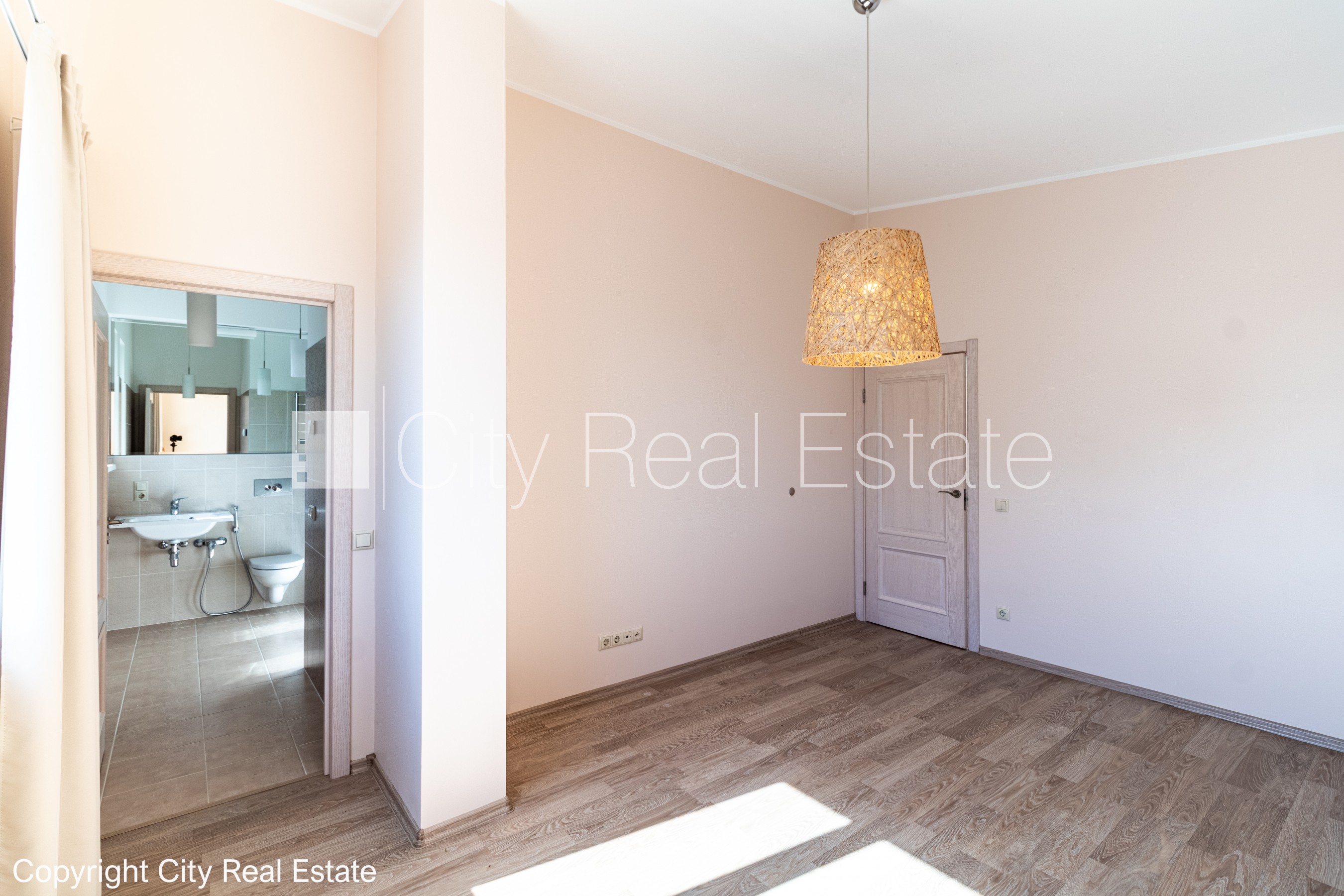 Sludinājumi. Rindu māja, apsaimniekošanas maksa mēnesī 100 EUR, labiekārtota apzaļumota teritorija, vieta Cena: 1800 EUR/mēn Foto #22