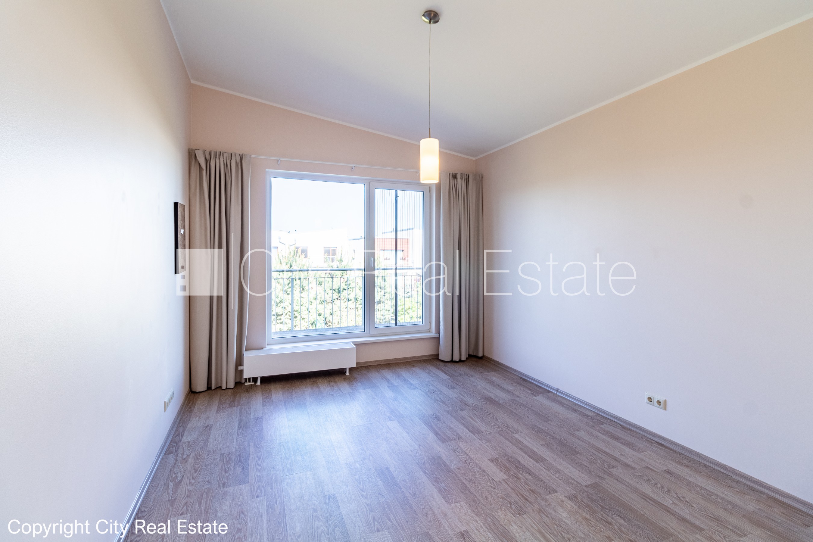 Sludinājumi. Rindu māja, apsaimniekošanas maksa mēnesī 100 EUR, labiekārtota apzaļumota teritorija, vieta Cena: 1800 EUR/mēn Foto #24