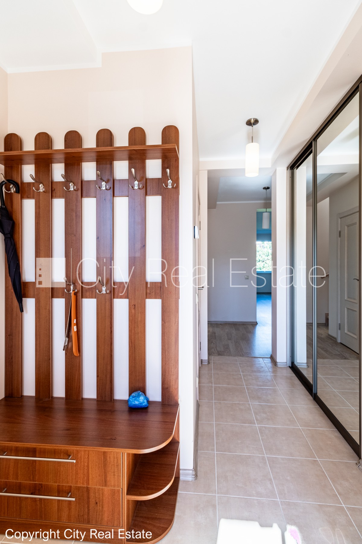 Sludinājumi. Rindu māja, apsaimniekošanas maksa mēnesī 100 EUR, labiekārtota apzaļumota teritorija, vieta Cena: 1800 EUR/mēn Foto #4