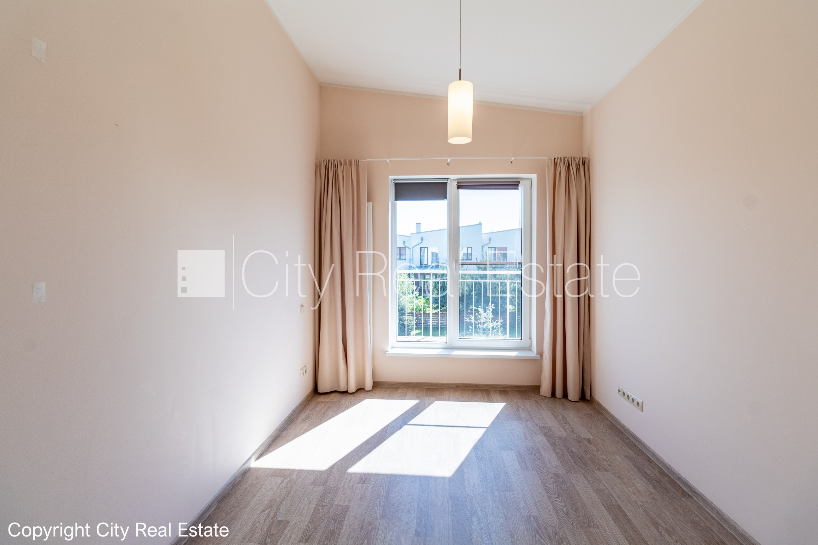 Sludinājumi. Rindu māja, energo efektīva māja, zaļā teritorija, labiekārtota apzaļumota teritorija, slēgts Cena: 270000 EUR Foto #8