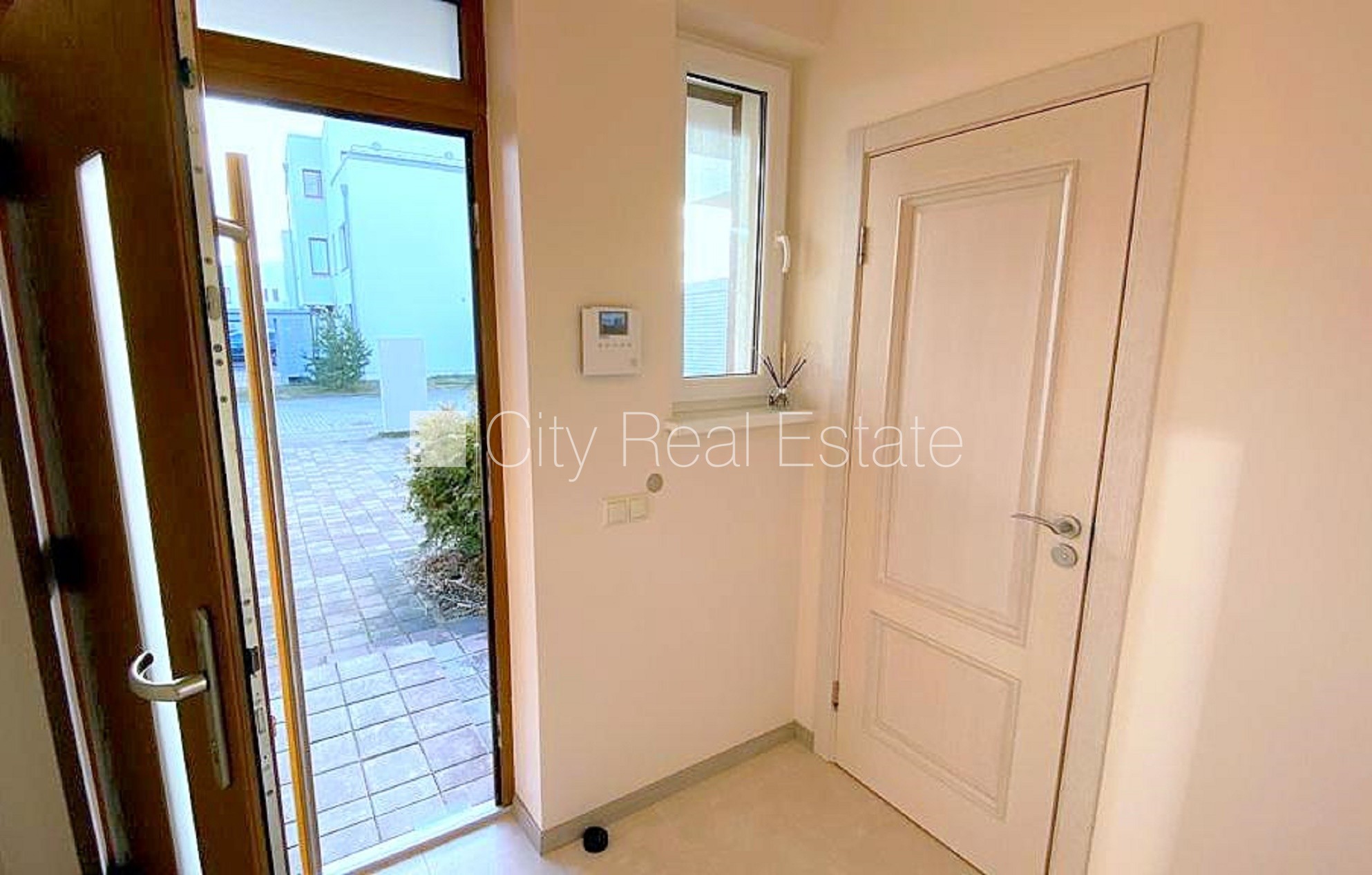 Sludinājumi. Rindu māja, energo efektīva māja, zaļā teritorija, labiekārtota apzaļumota teritorija, slēgts Cena: 270000 EUR Foto #15