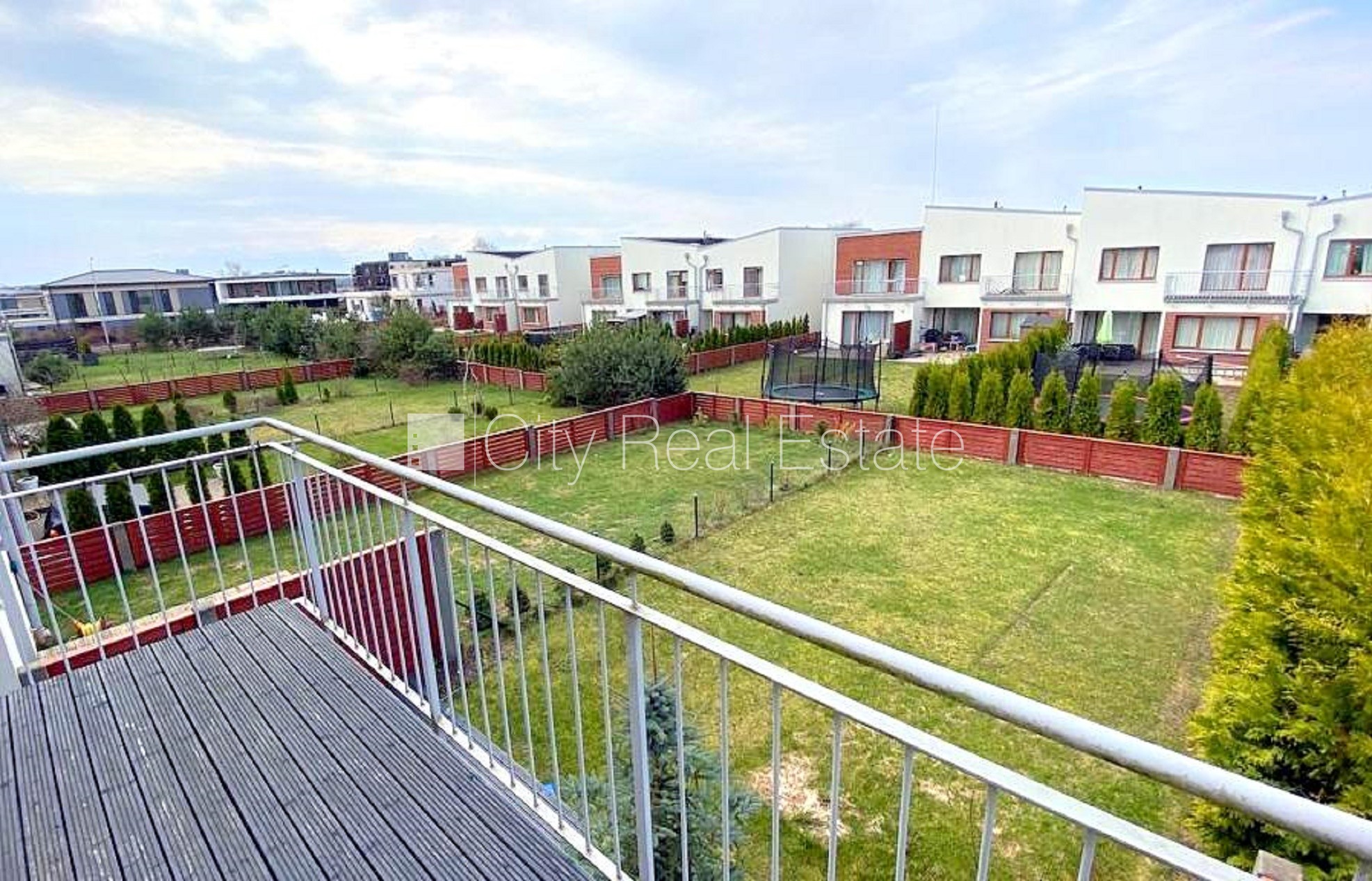 Sludinājumi. Rindu māja, energo efektīva māja, zaļā teritorija, labiekārtota apzaļumota teritorija, slēgts Cena: 270000 EUR Foto #9