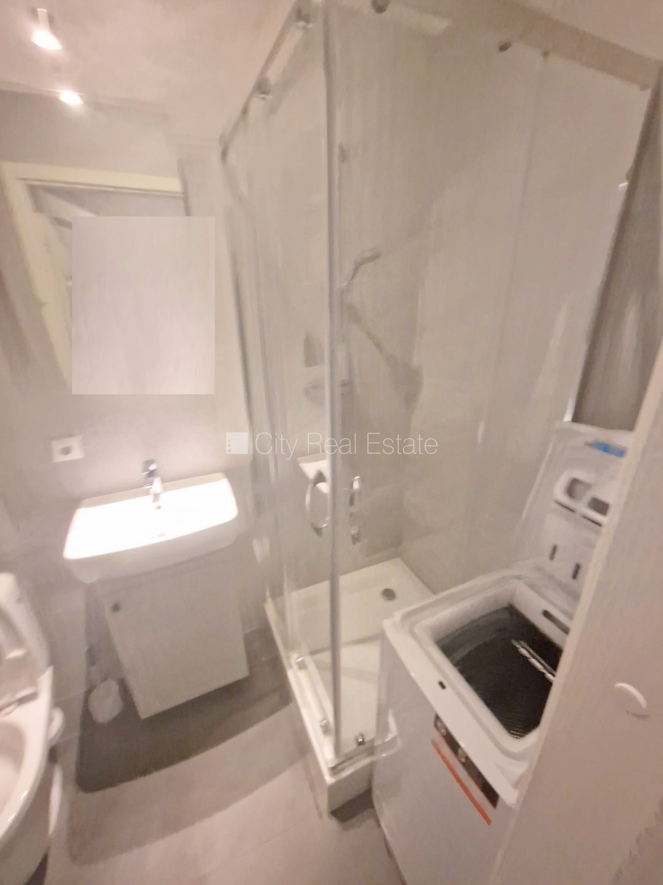 Sludinājumi. Fasādes māja, renovēta māja, slēgts pagalms, ieeja no ielas un pagalma, kāpņu telpa pēc kapitālā Cena: 330 EUR/mēn Foto #7