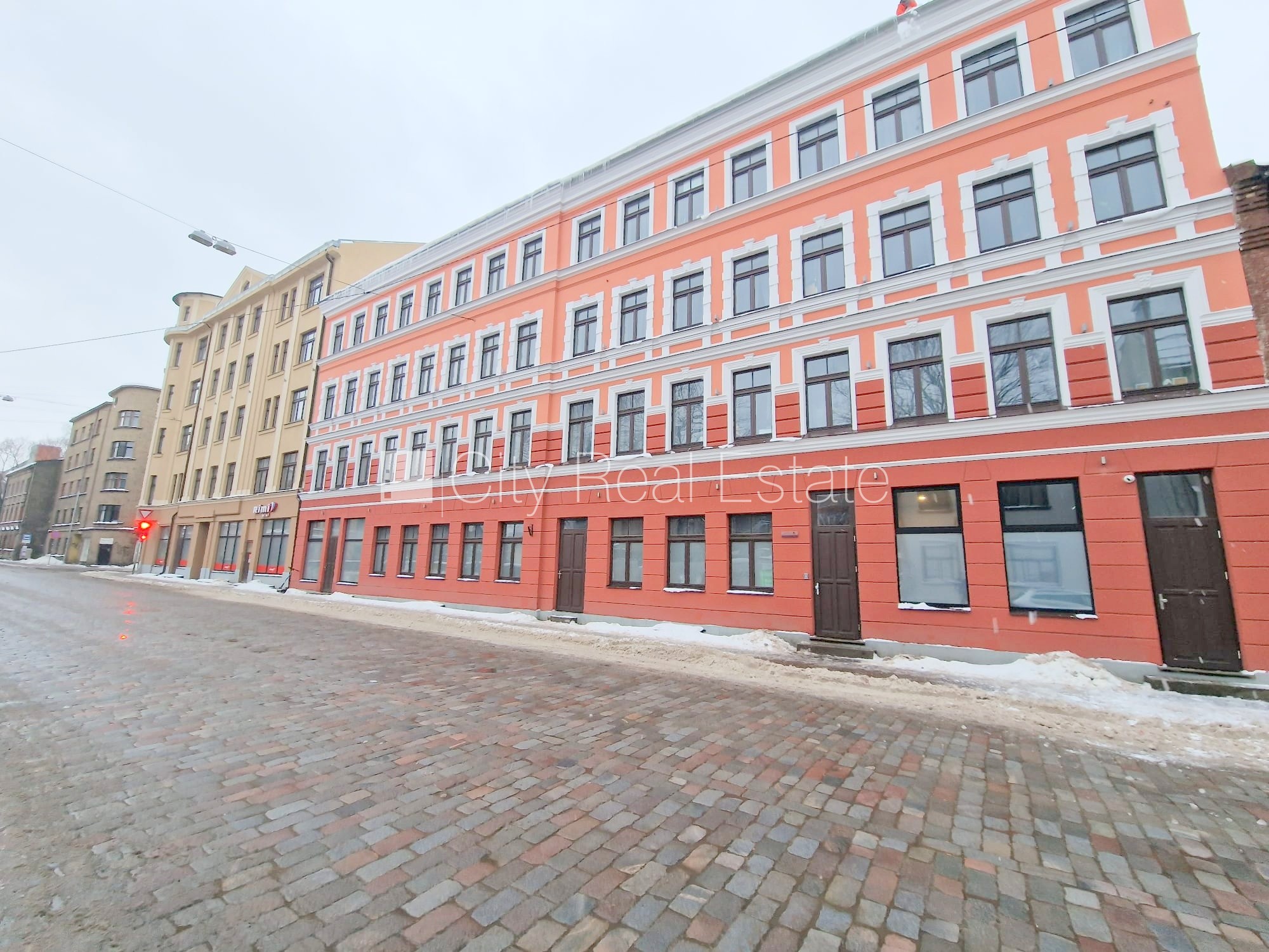 Sludinājumi. Fasādes māja, renovēta māja, slēgts pagalms, ieeja no ielas un pagalma, kāpņu telpa pēc kapitālā Cena: 330 EUR/mēn Foto #12