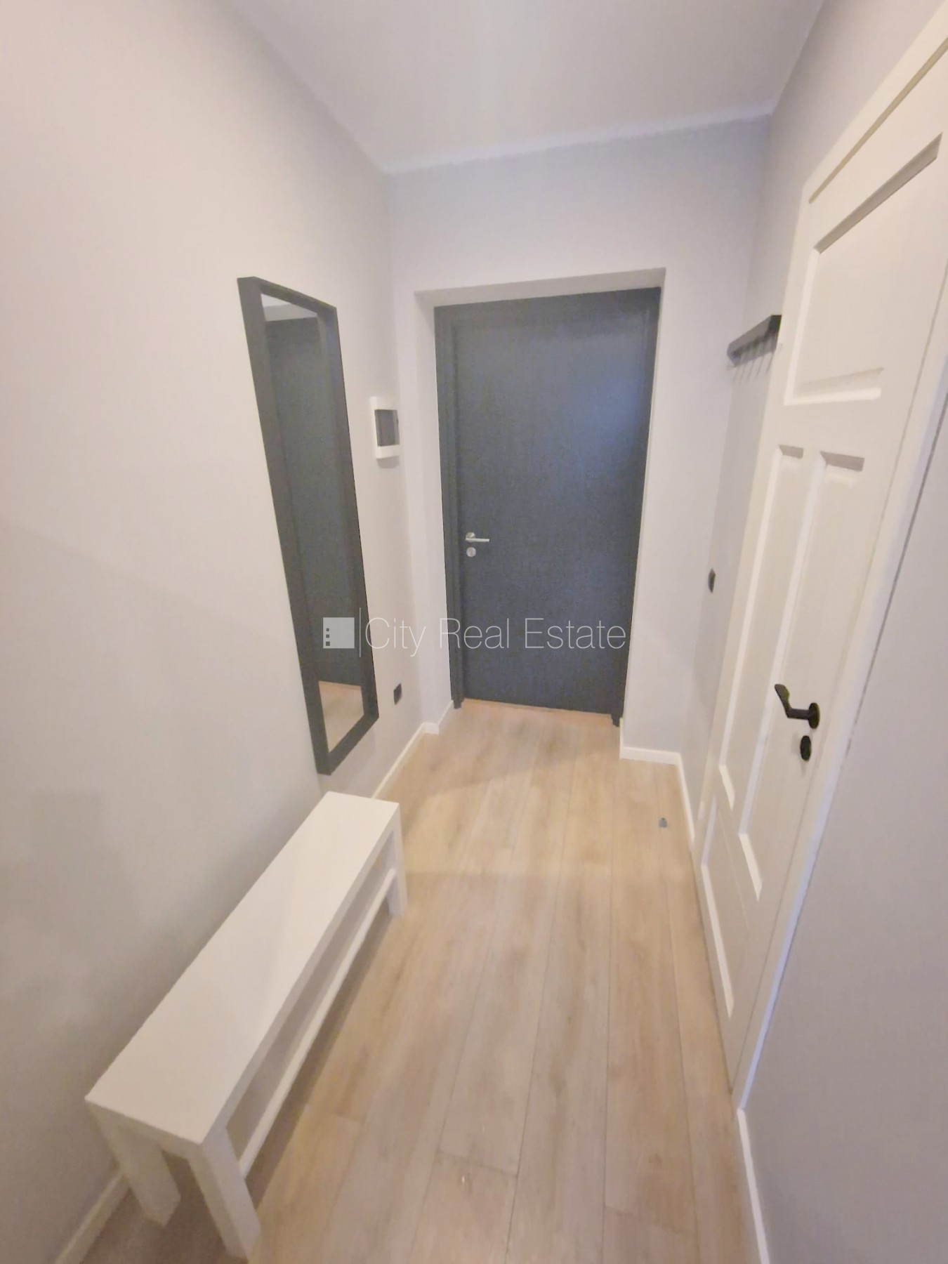 Sludinājumi. Fasādes māja, renovēta māja, slēgts pagalms, ieeja no ielas un pagalma, kāpņu telpa pēc kapitālā Cena: 330 EUR/mēn Foto #9