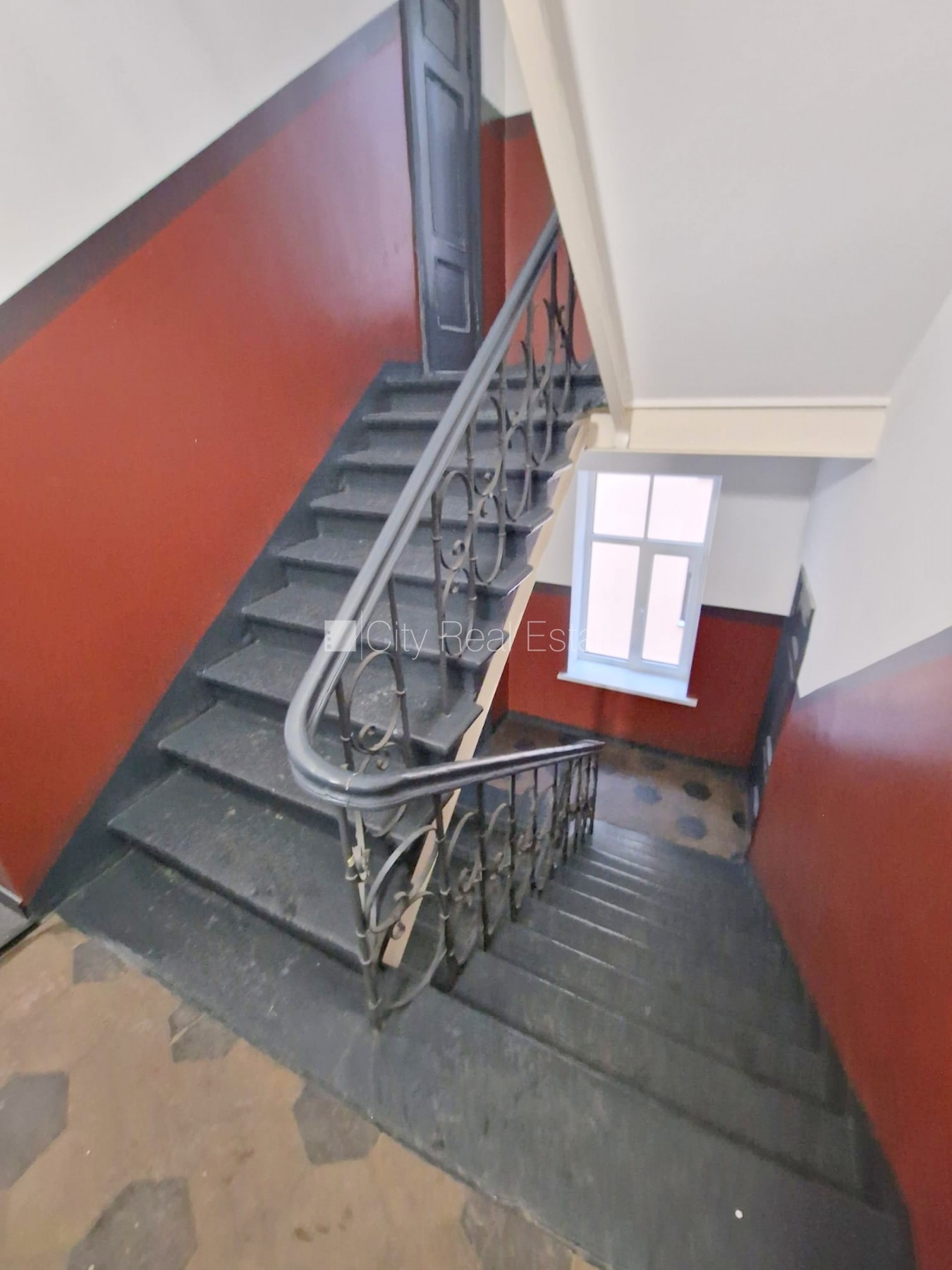 Sludinājumi. Fasādes māja, renovēta māja, slēgts pagalms, ieeja no ielas un pagalma, kāpņu telpa pēc kapitālā Cena: 330 EUR/mēn Foto #10