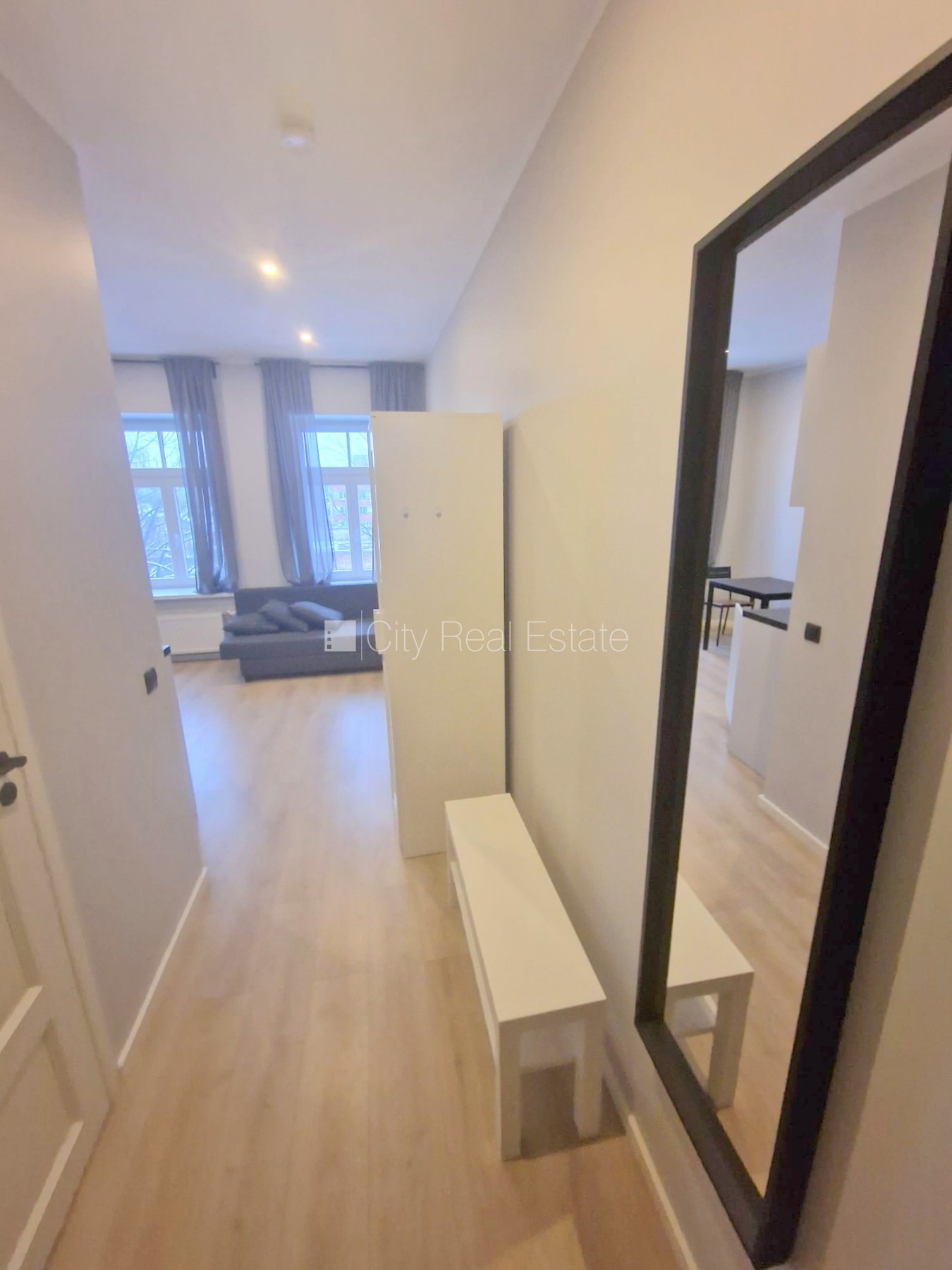 Sludinājumi. Fasādes māja, renovēta māja, slēgts pagalms, ieeja no ielas un pagalma, kāpņu telpa pēc kapitālā Cena: 330 EUR/mēn Foto #8