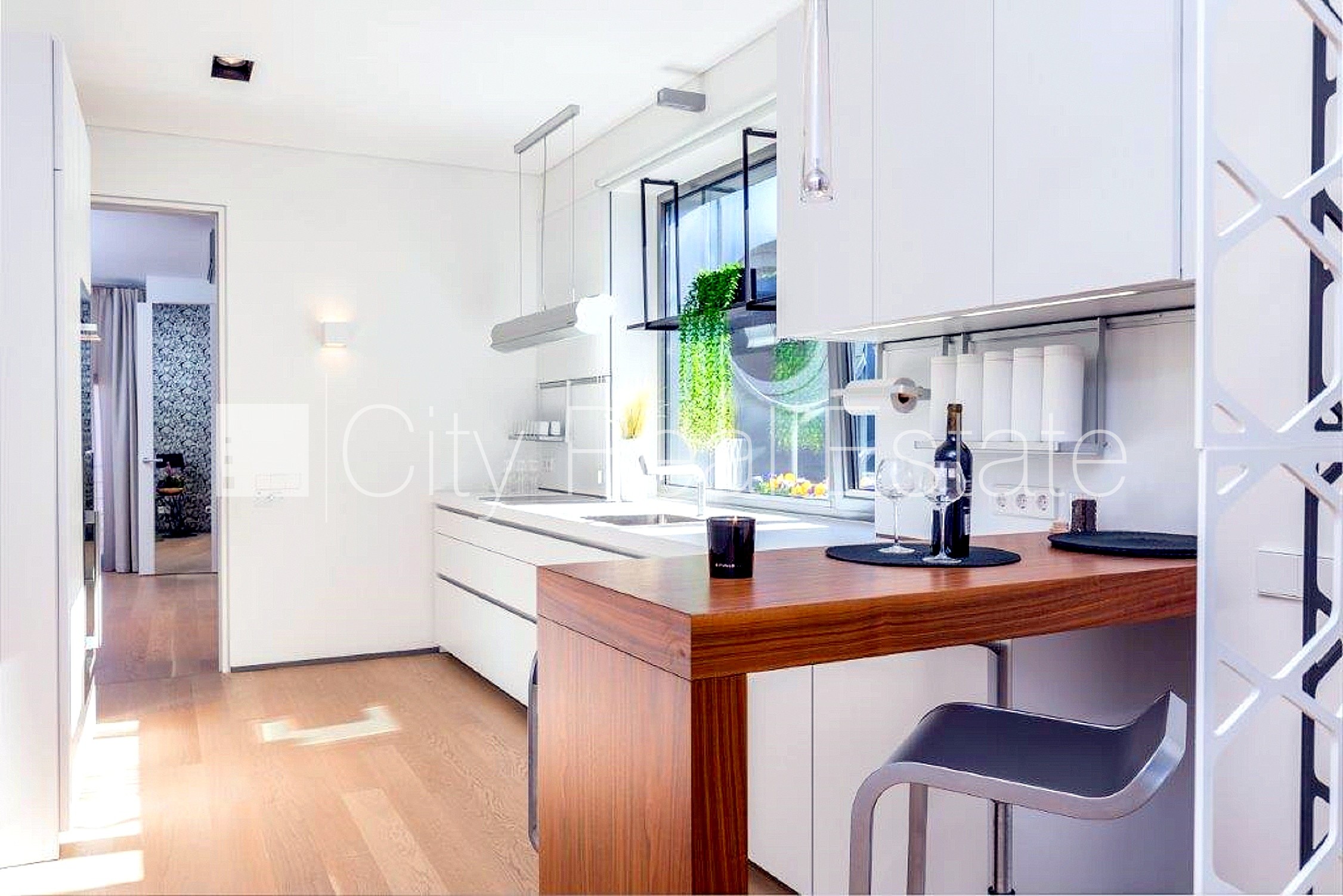 Sludinājumi. Fasādes māja, renovēta māja, labiekārtota apzaļumota teritorija, iespēja nomāt pazemes Cena: 750000 EUR Foto #17