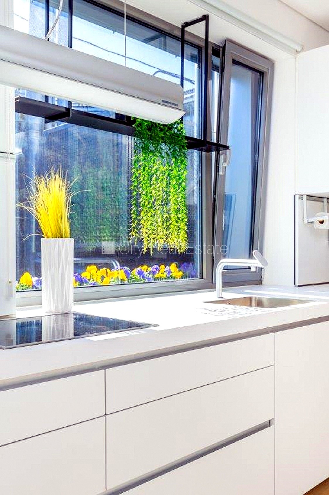 Sludinājumi. Fasādes māja, renovēta māja, labiekārtota apzaļumota teritorija, iespēja nomāt pazemes Cena: 750000 EUR Foto #15