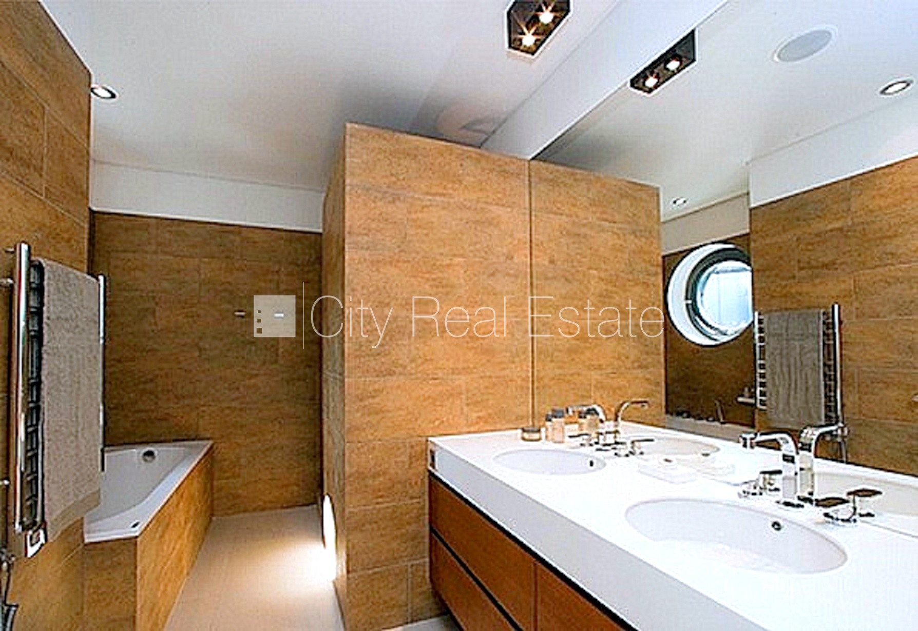 Sludinājumi. Fasādes māja, renovēta māja, labiekārtota apzaļumota teritorija, iespēja nomāt pazemes Cena: 750000 EUR Foto #18